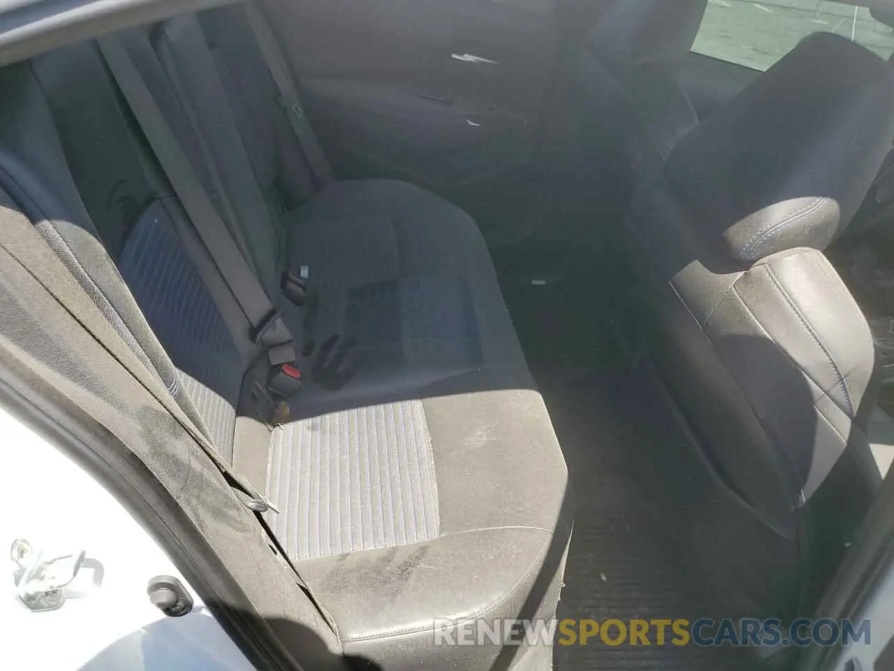 10 Photograph of a damaged car 5YFT4RCE4LP031016 TOYOTA COROLLA 2020