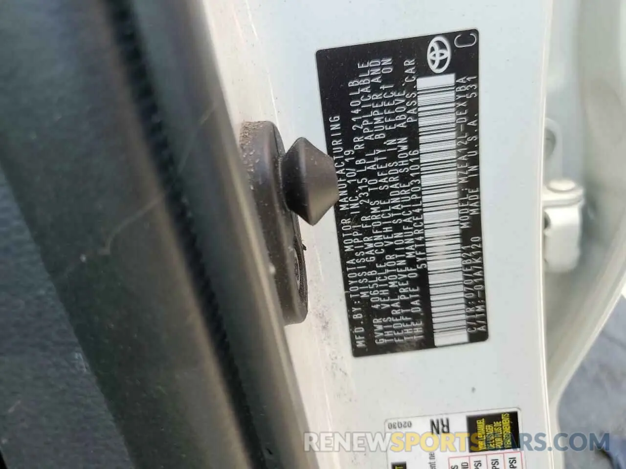 12 Photograph of a damaged car 5YFT4RCE4LP031016 TOYOTA COROLLA 2020