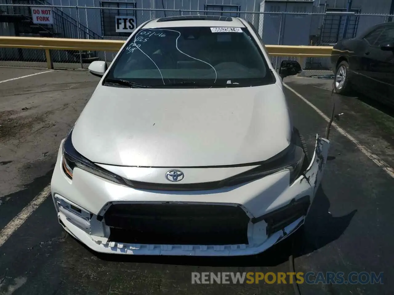 5 Photograph of a damaged car 5YFT4RCE4LP031016 TOYOTA COROLLA 2020