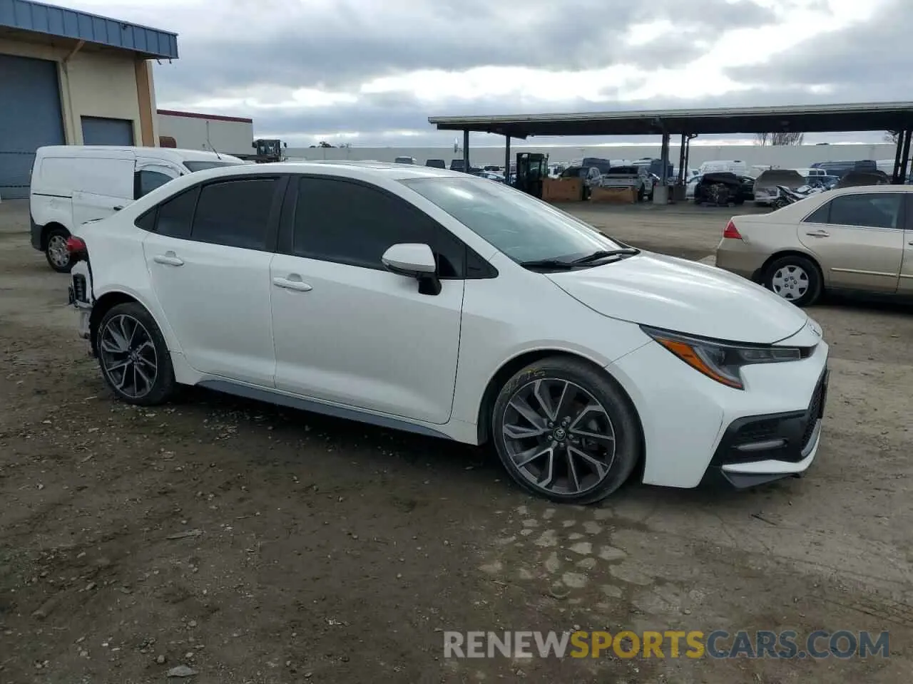4 Photograph of a damaged car 5YFT4RCE5LP036709 TOYOTA COROLLA 2020