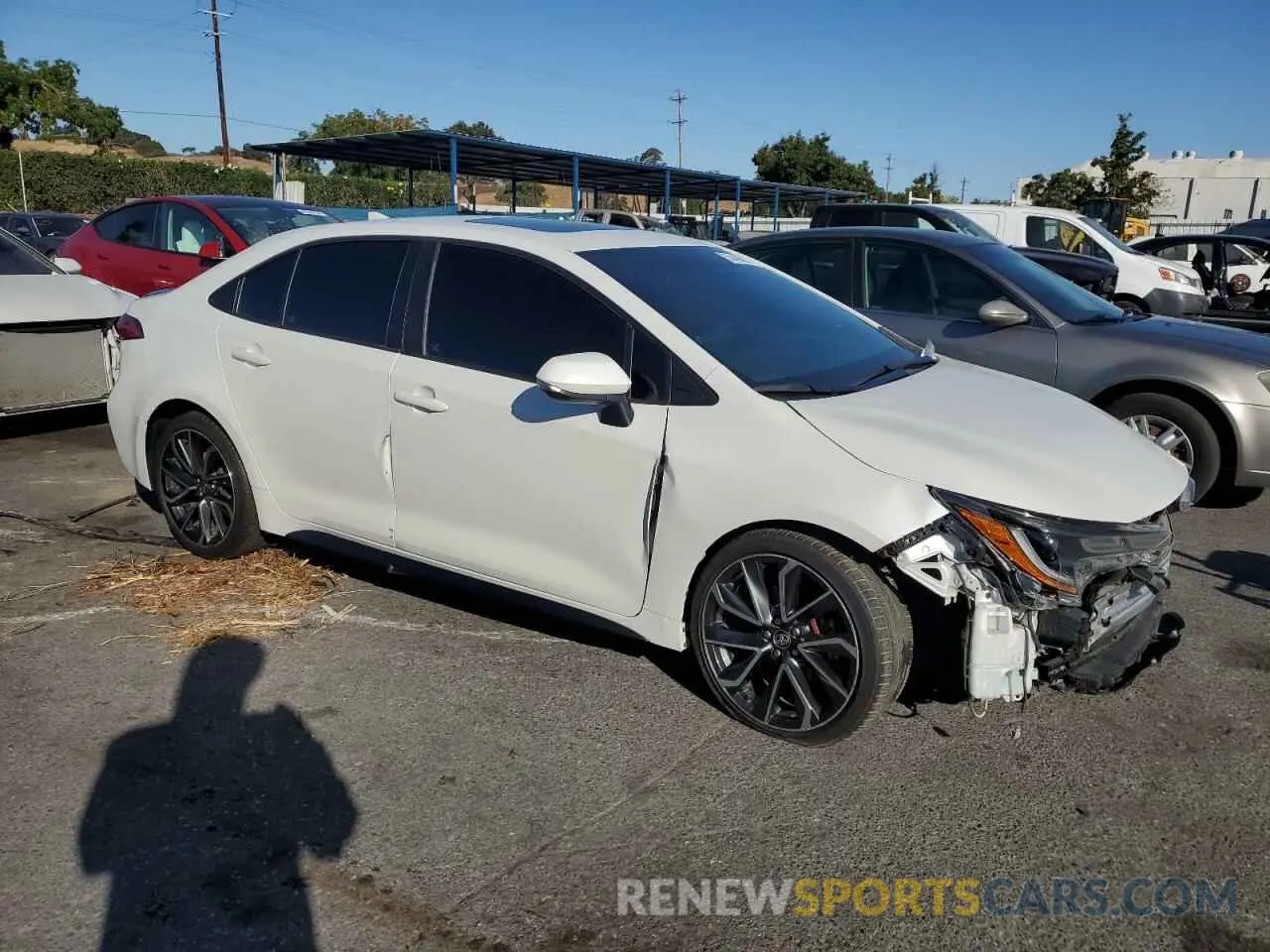 4 Photograph of a damaged car 5YFT4RCE6LP036802 TOYOTA COROLLA 2020