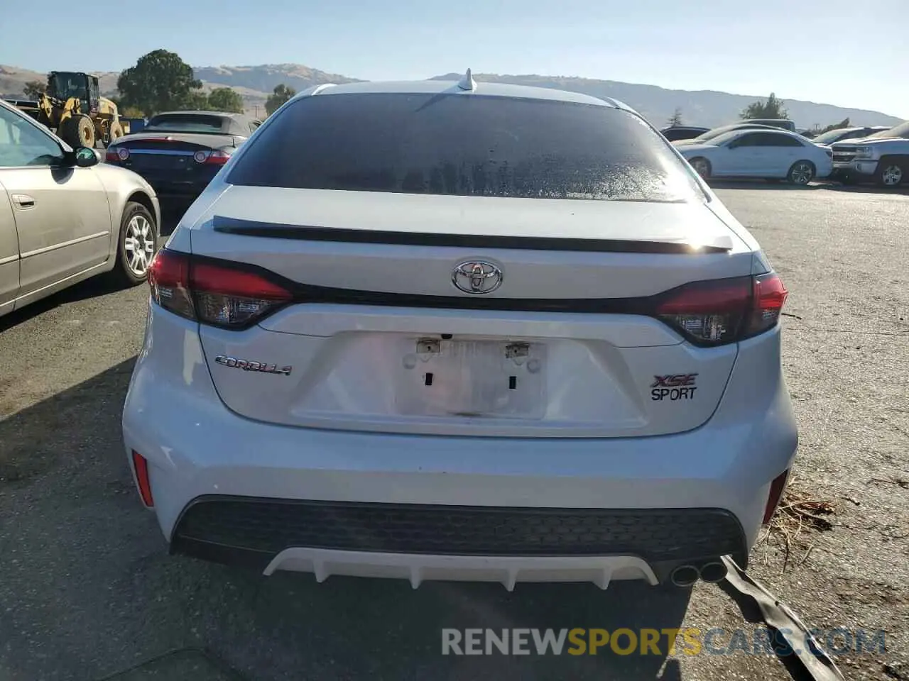 6 Photograph of a damaged car 5YFT4RCE6LP036802 TOYOTA COROLLA 2020