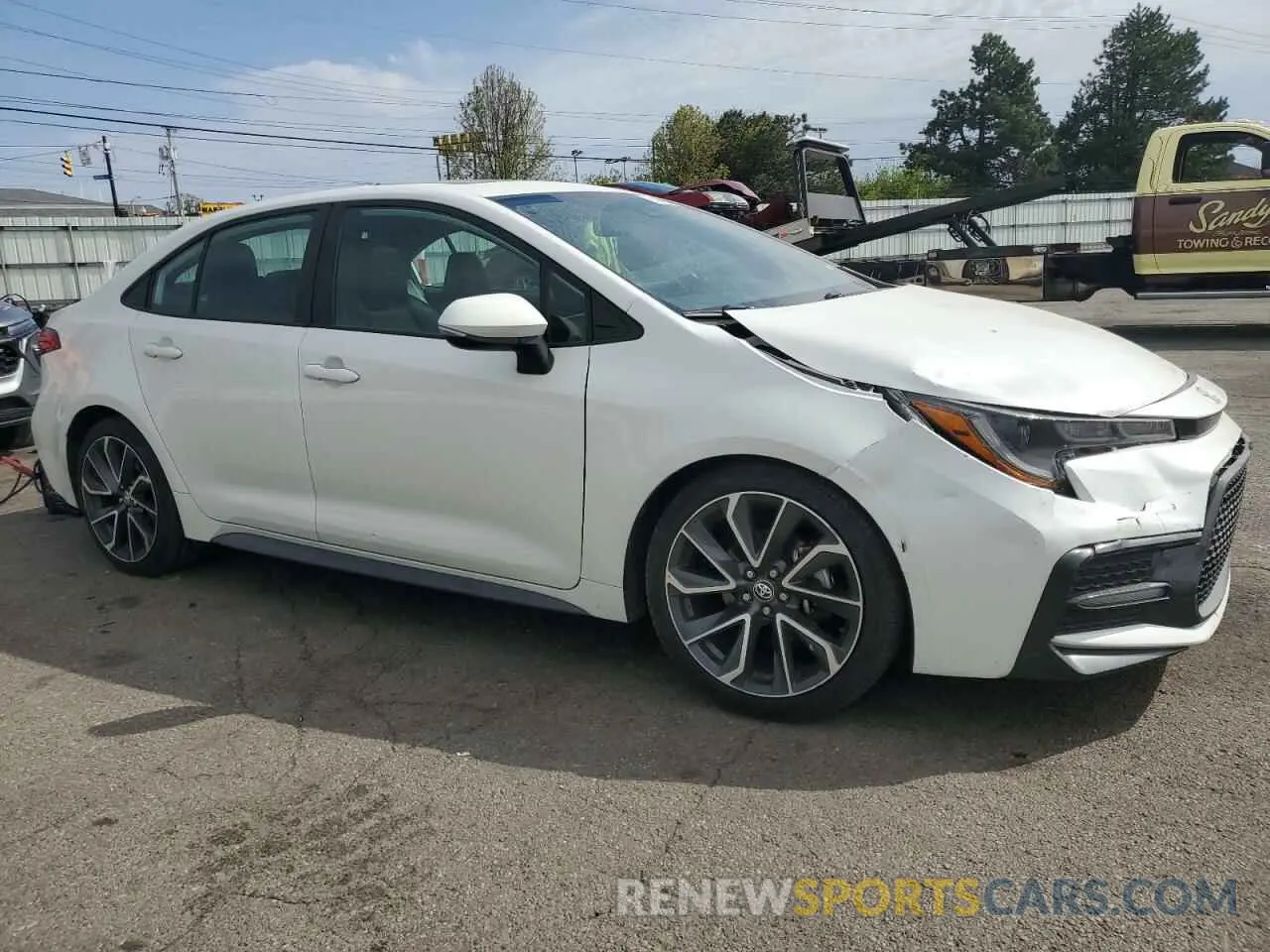 4 Photograph of a damaged car 5YFT4RCE7LP031222 TOYOTA COROLLA 2020
