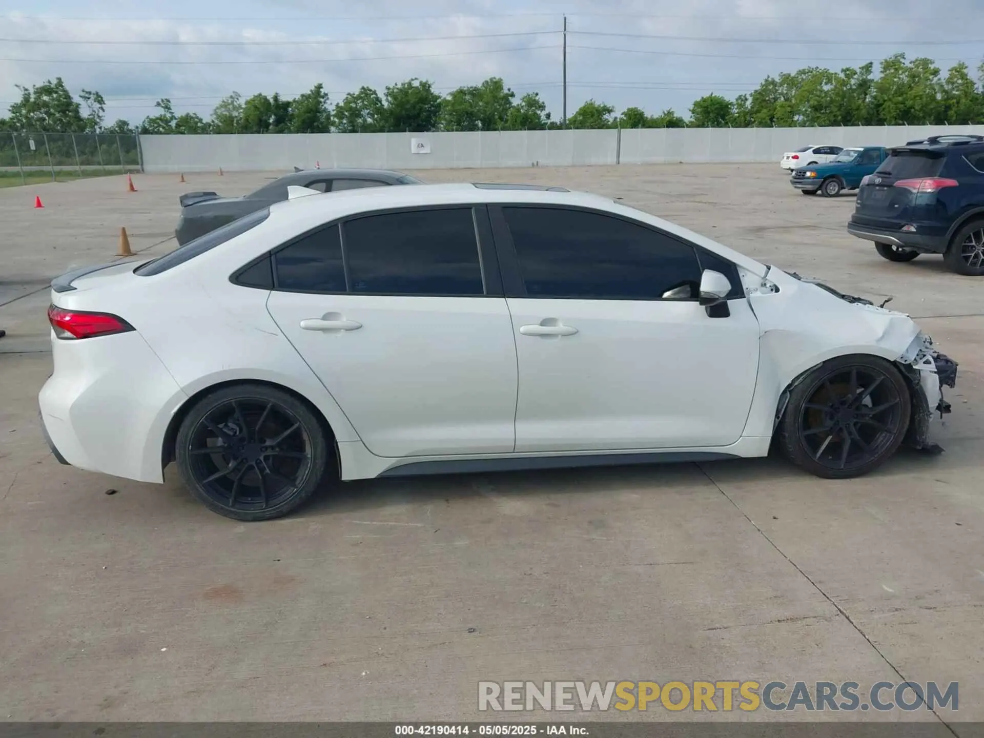 13 Photograph of a damaged car 5YFT4RCE8LP002232 TOYOTA COROLLA 2020