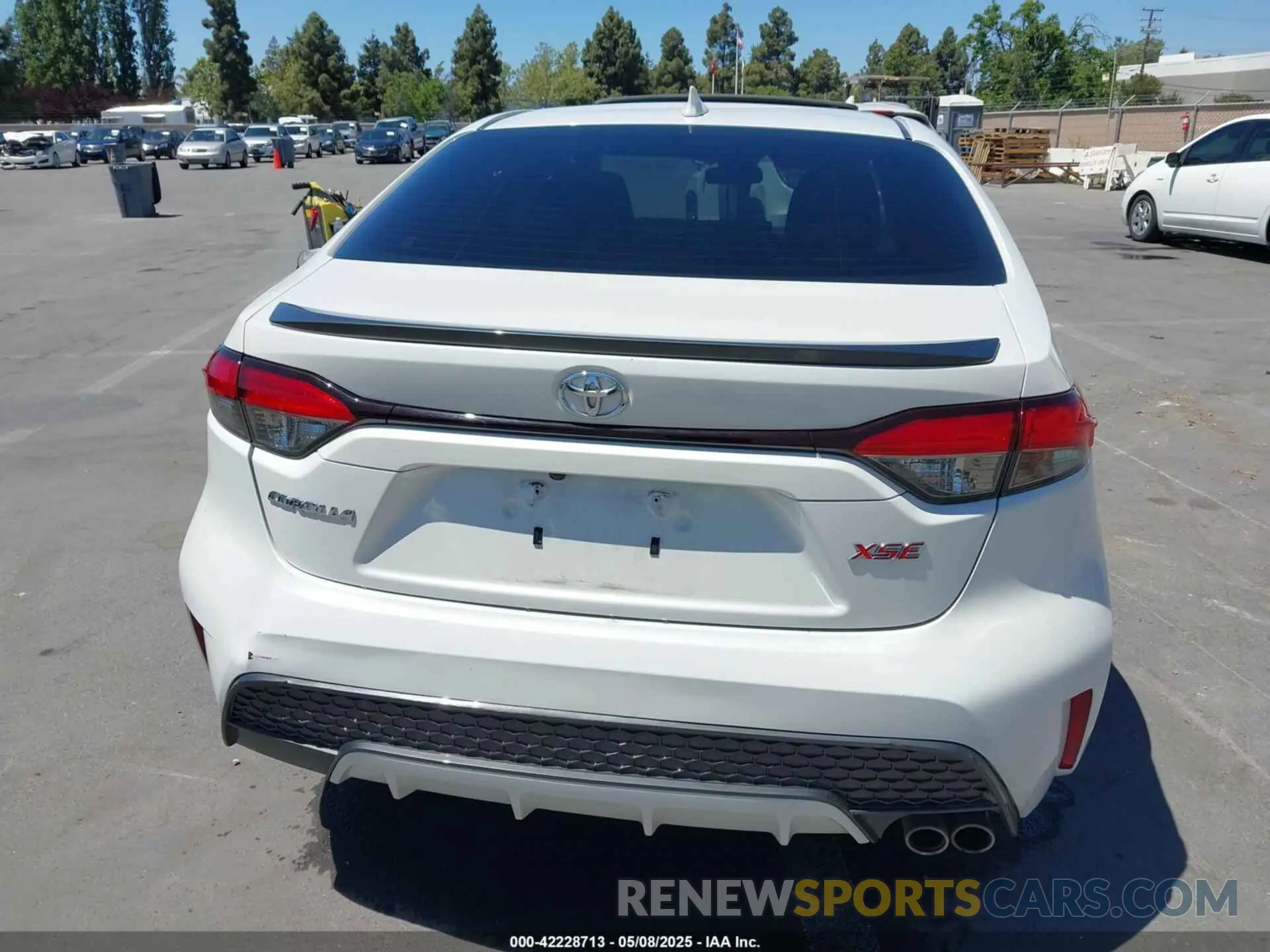 16 Photograph of a damaged car 5YFT4RCE8LP045324 TOYOTA COROLLA 2020