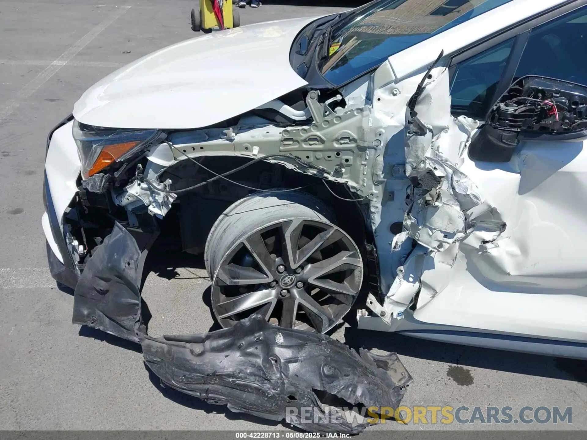 6 Photograph of a damaged car 5YFT4RCE8LP045324 TOYOTA COROLLA 2020