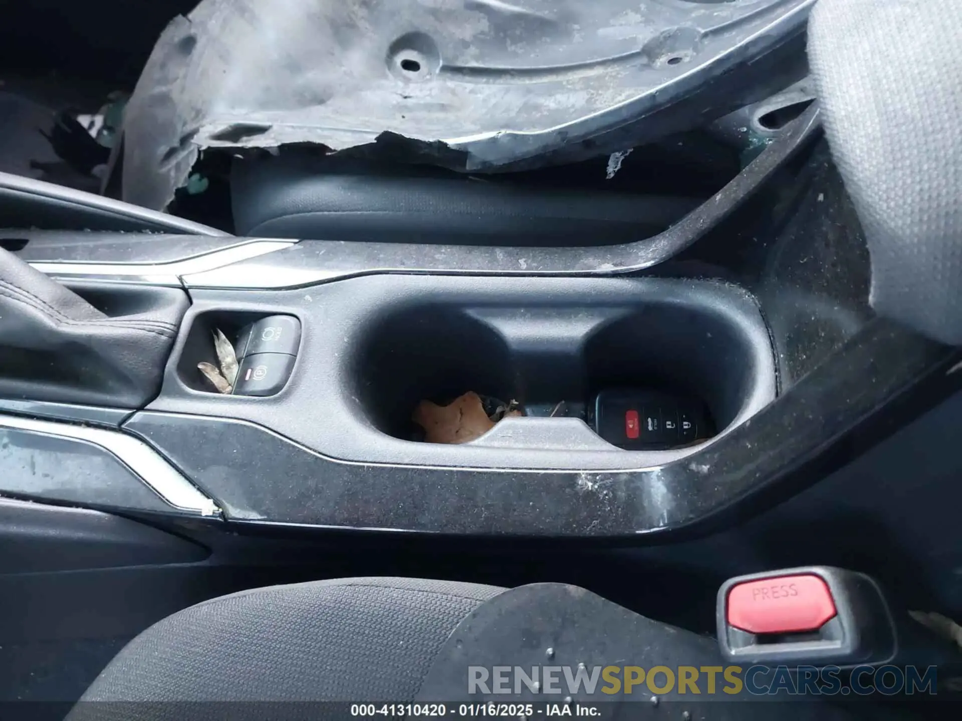 11 Photograph of a damaged car 5YFVPRAE7LP081430 TOYOTA COROLLA 2020