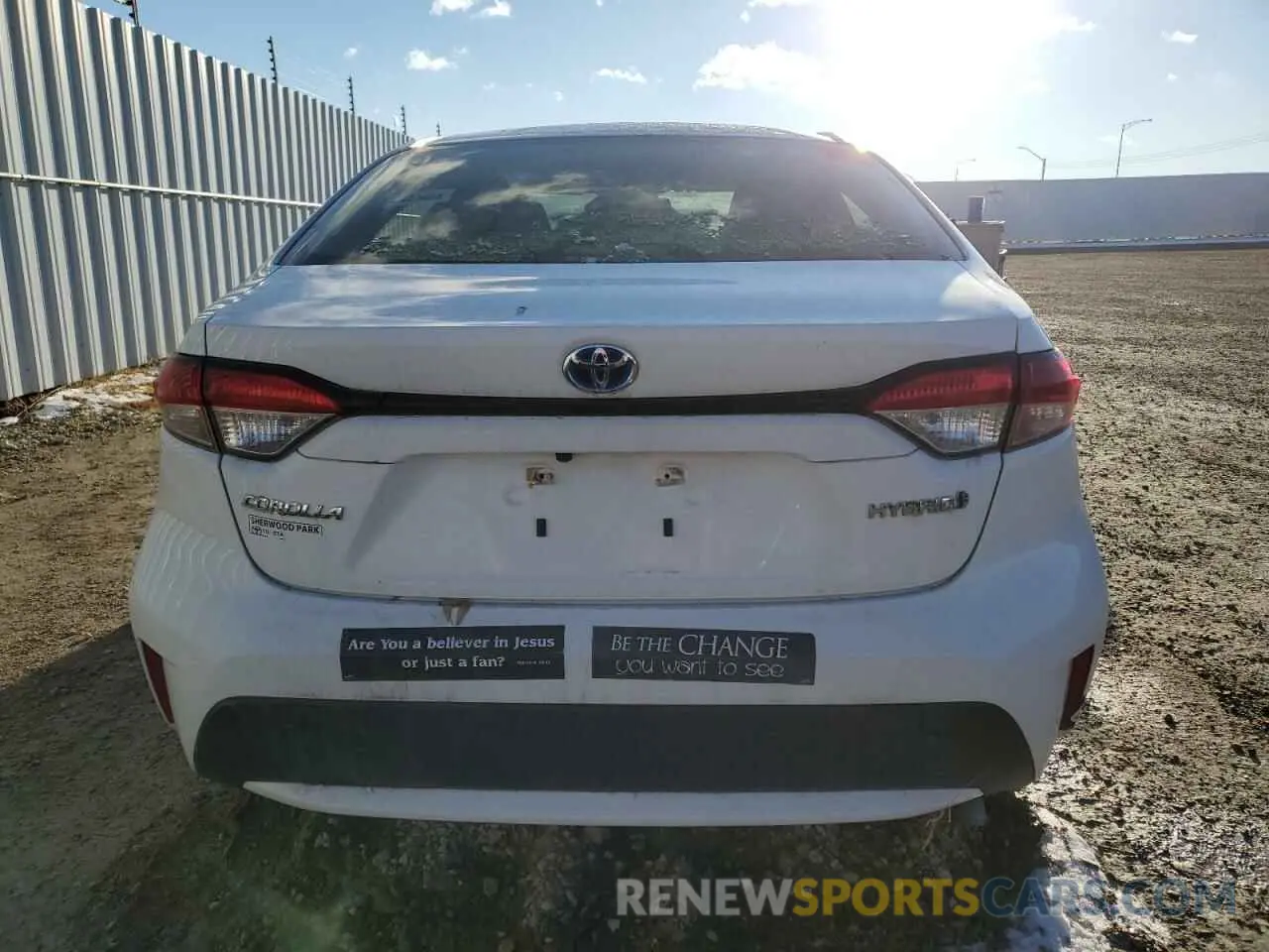 6 Photograph of a damaged car JTDBBRBE6LJ012717 TOYOTA COROLLA 2020