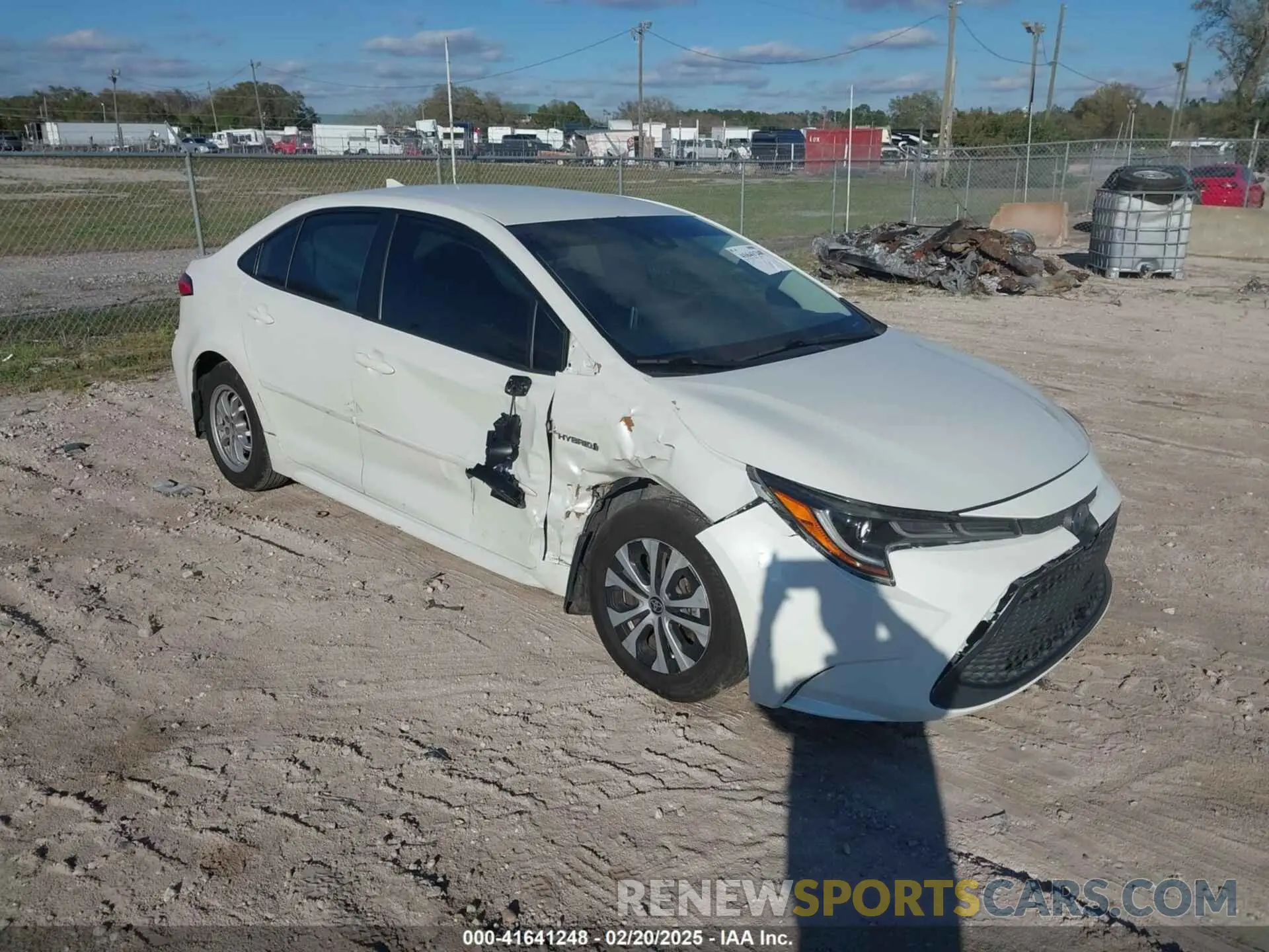 1 Photograph of a damaged car JTDEBRBE0LJ015125 TOYOTA COROLLA 2020