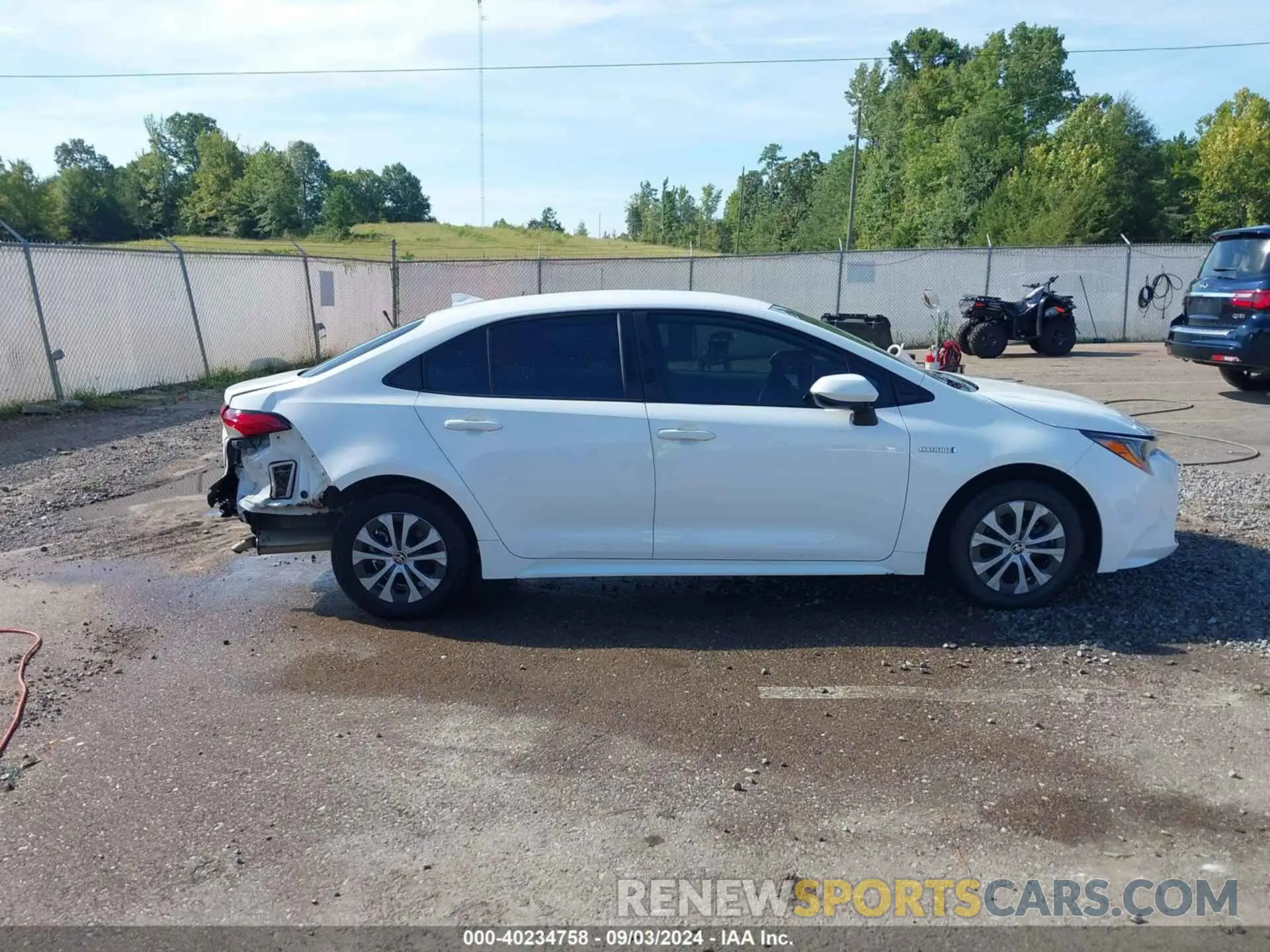 13 Photograph of a damaged car JTDEBRBE0LJ016999 TOYOTA COROLLA 2020