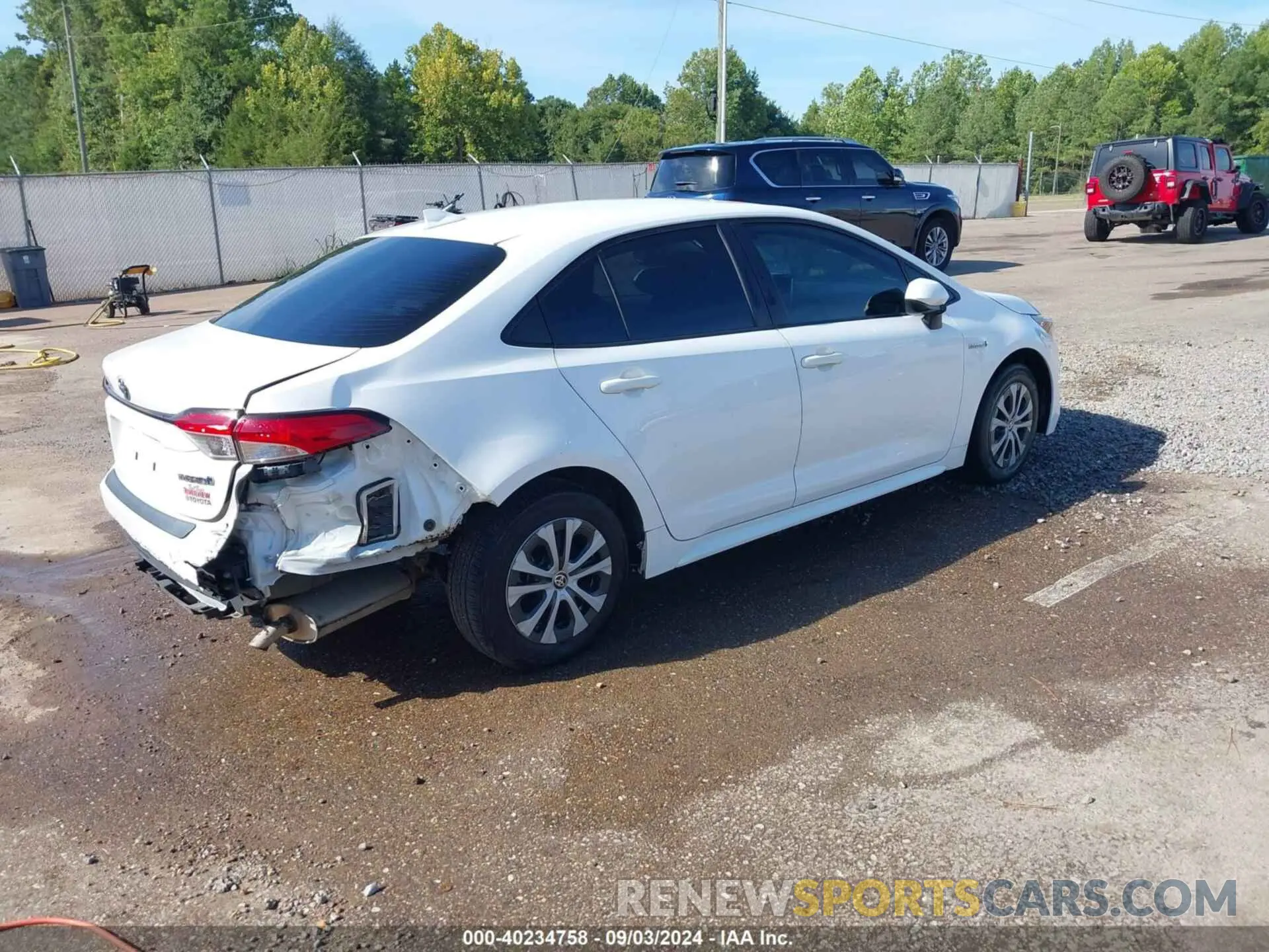 4 Photograph of a damaged car JTDEBRBE0LJ016999 TOYOTA COROLLA 2020