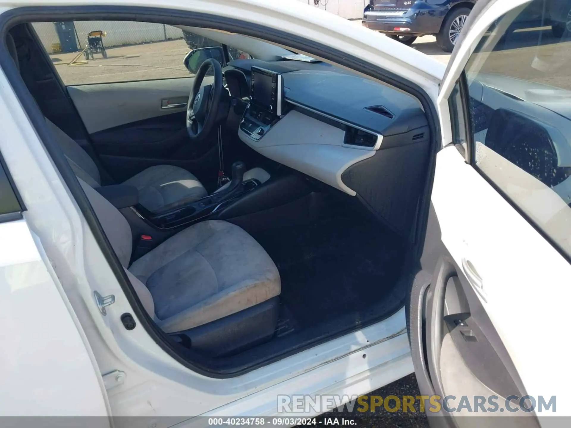 5 Photograph of a damaged car JTDEBRBE0LJ016999 TOYOTA COROLLA 2020
