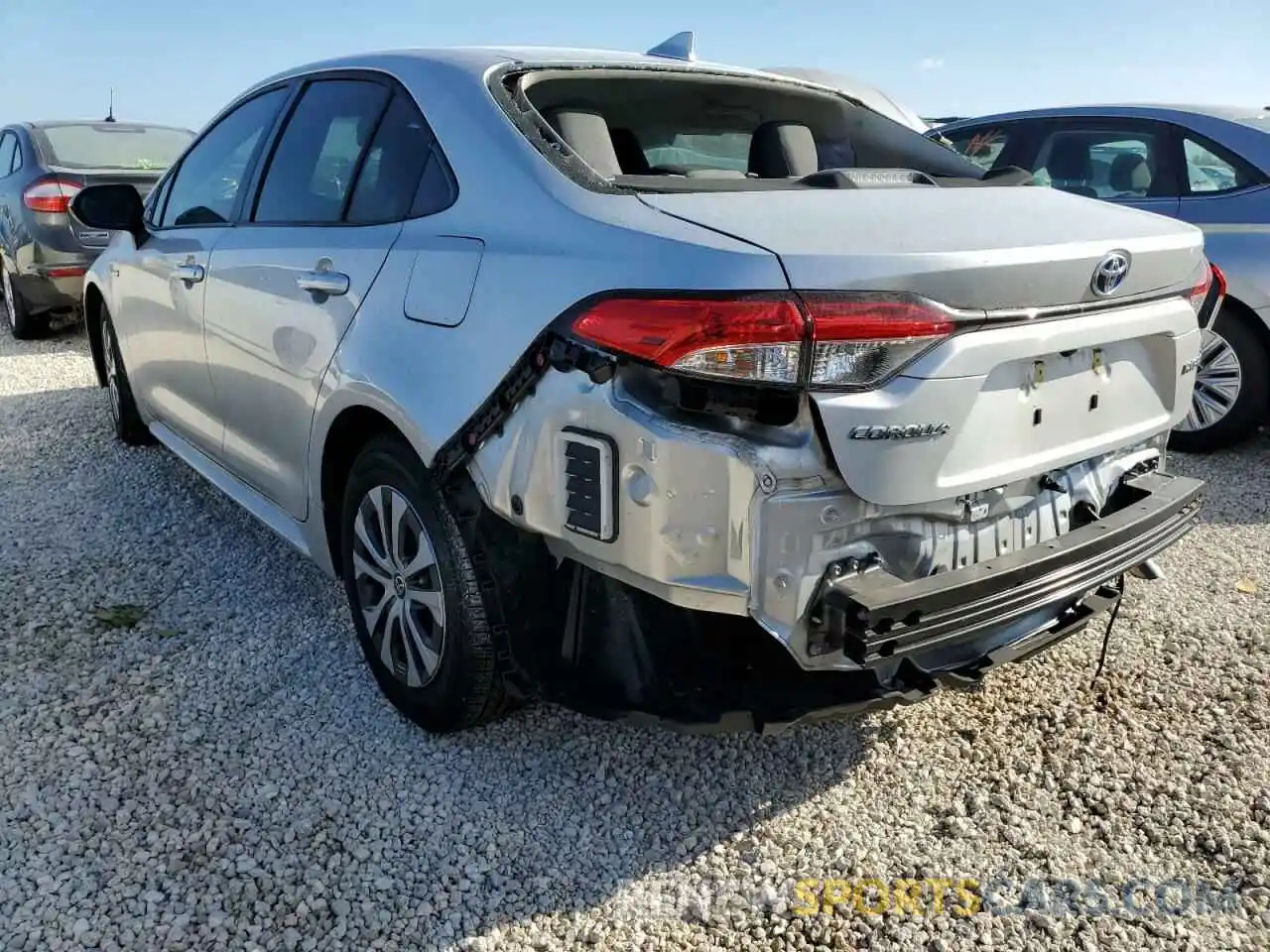 3 Photograph of a damaged car JTDEBRBE0LJ017618 TOYOTA COROLLA 2020