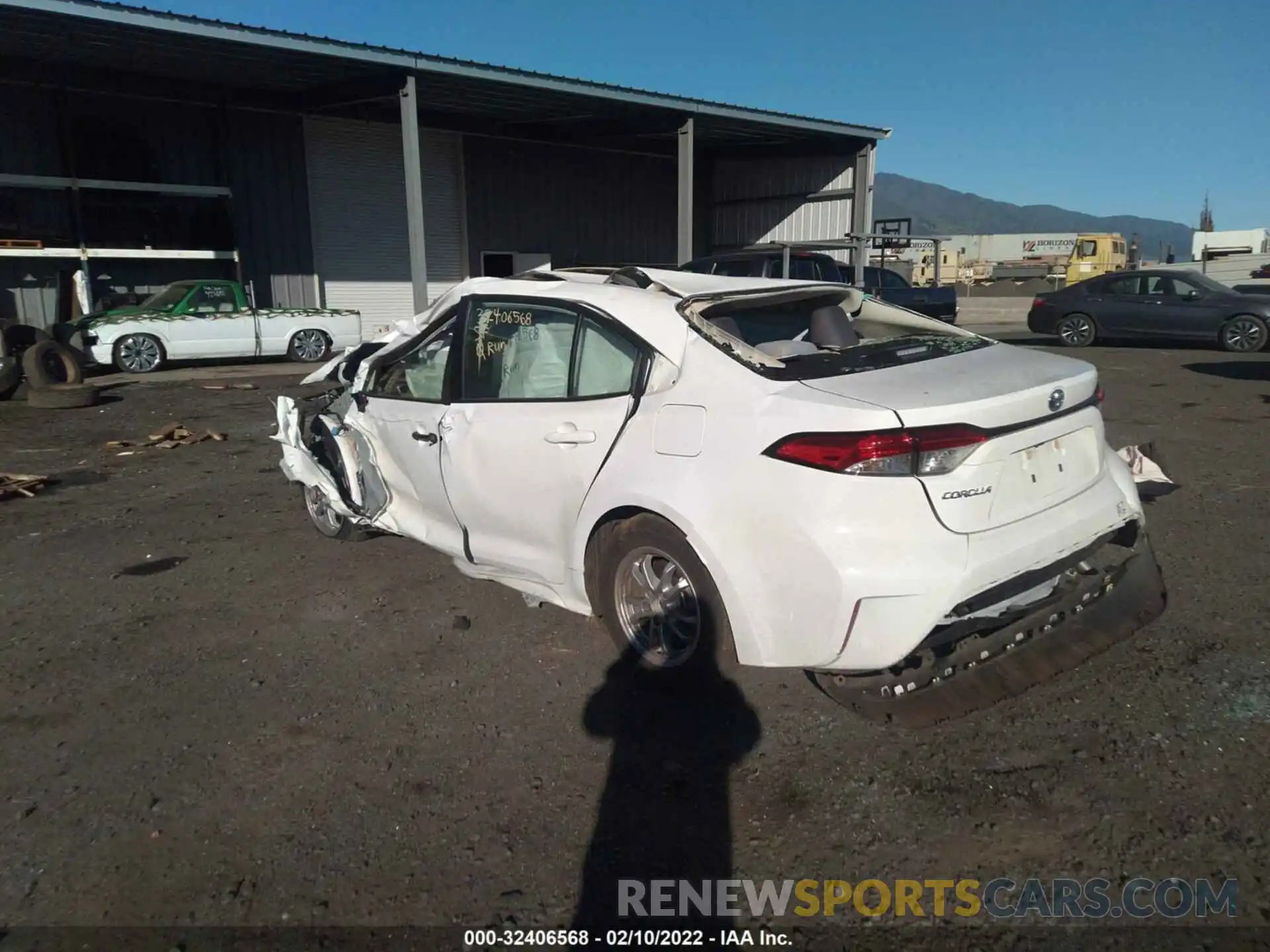 3 Photograph of a damaged car JTDEBRBE0LJ031499 TOYOTA COROLLA 2020