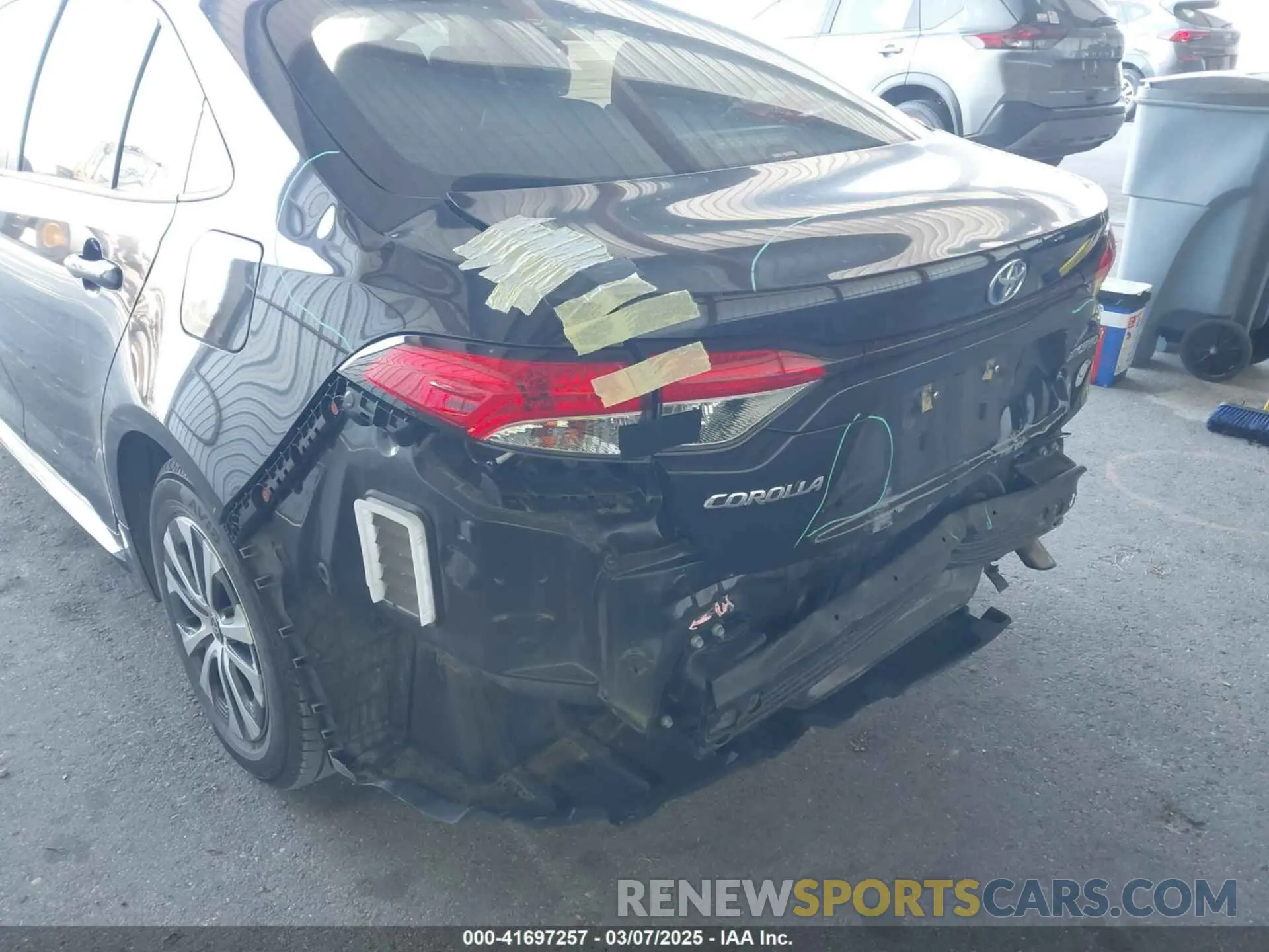 17 Photograph of a damaged car JTDEBRBE1LJ018888 TOYOTA COROLLA 2020
