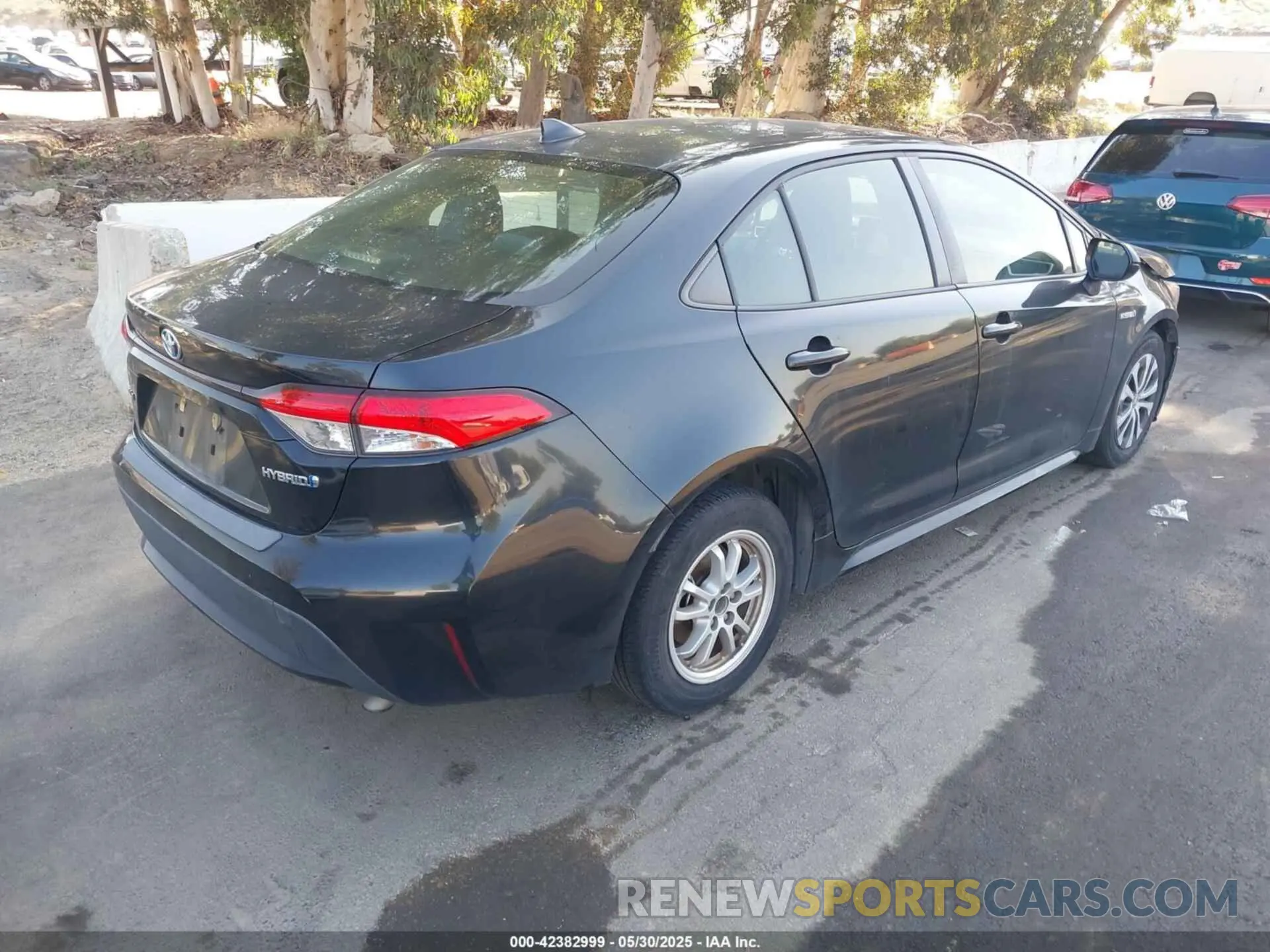 4 Photograph of a damaged car JTDEBRBE2LJ001601 TOYOTA COROLLA 2020