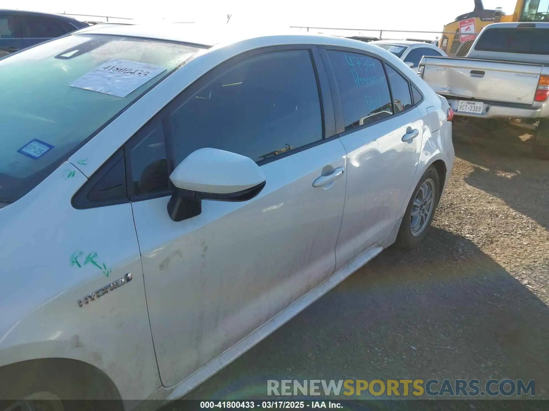 21 Photograph of a damaged car JTDEBRBE2LJ008225 TOYOTA COROLLA 2020