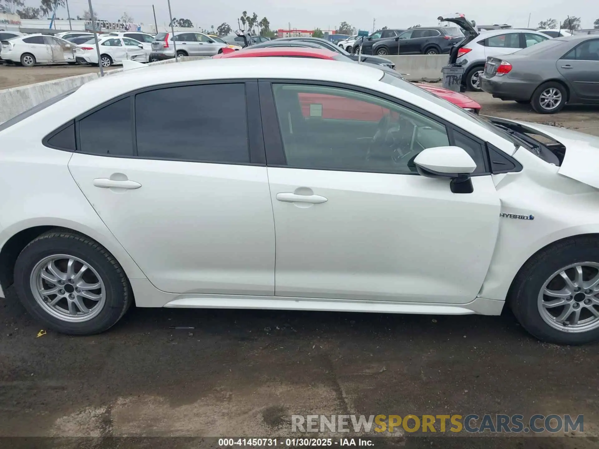 13 Photograph of a damaged car JTDEBRBE2LJ008922 TOYOTA COROLLA 2020