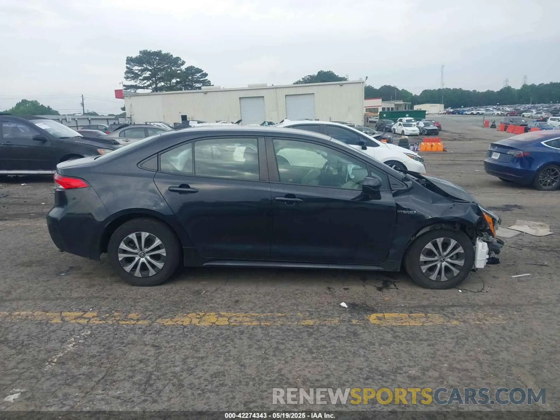 13 Photograph of a damaged car JTDEBRBE3LJ014308 TOYOTA COROLLA 2020