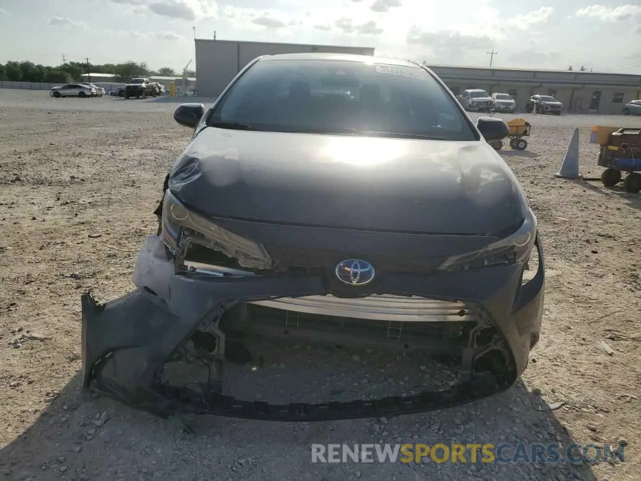 5 Photograph of a damaged car JTDEBRBE3LJ015698 TOYOTA COROLLA 2020