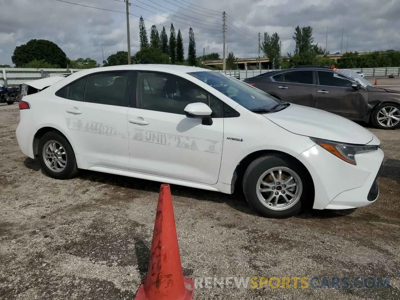 4 Photograph of a damaged car JTDEBRBE4LJ006850 TOYOTA COROLLA 2020