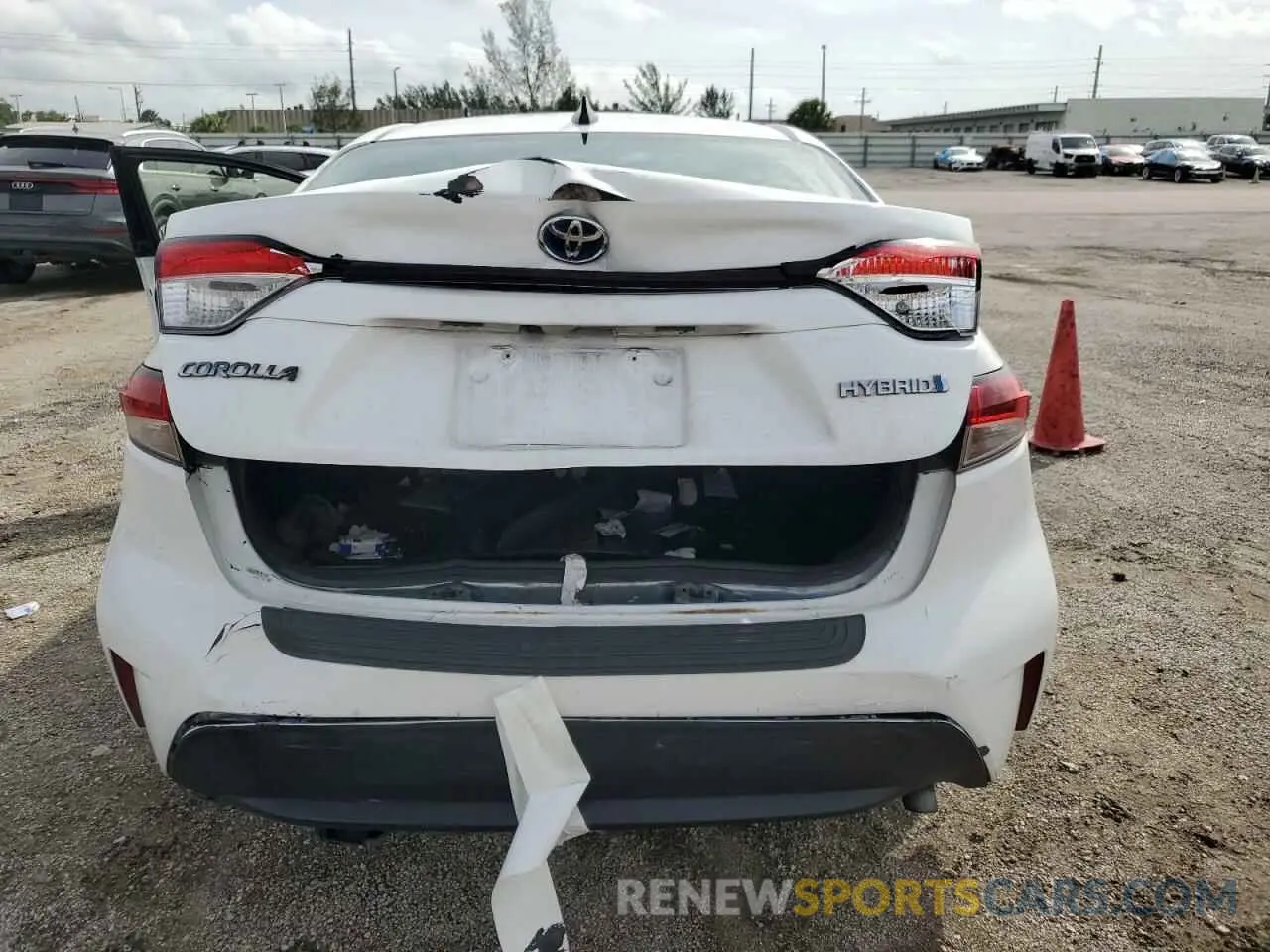 6 Photograph of a damaged car JTDEBRBE4LJ006850 TOYOTA COROLLA 2020