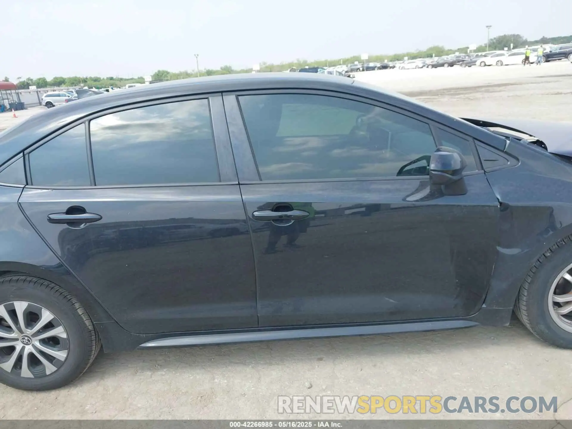 13 Photograph of a damaged car JTDEBRBE4LJ024099 TOYOTA COROLLA 2020