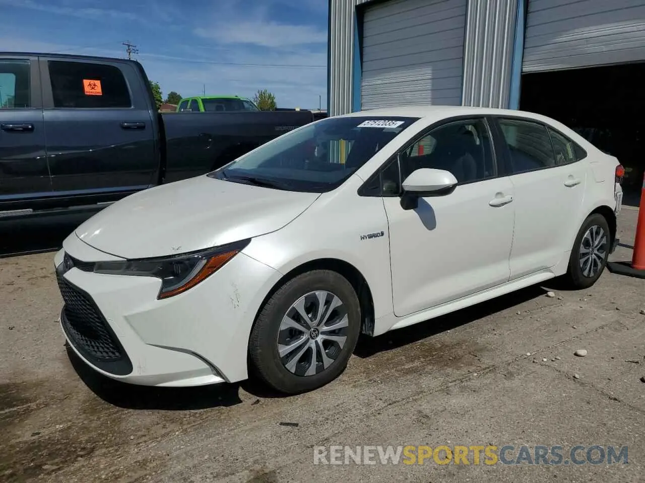 1 Photograph of a damaged car JTDEBRBE5LJ003844 TOYOTA COROLLA 2020
