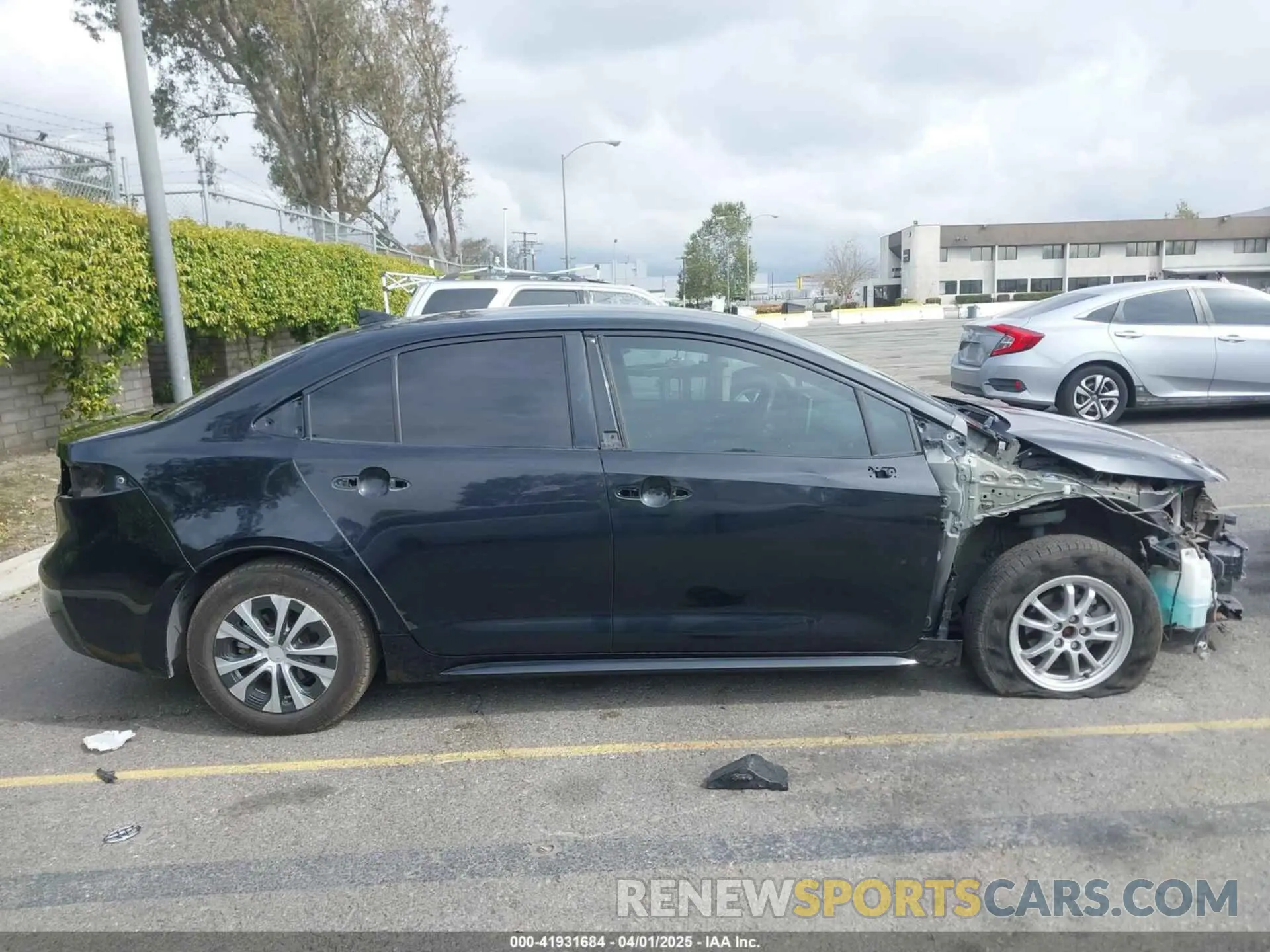 14 Photograph of a damaged car JTDEBRBE5LJ015556 TOYOTA COROLLA 2020