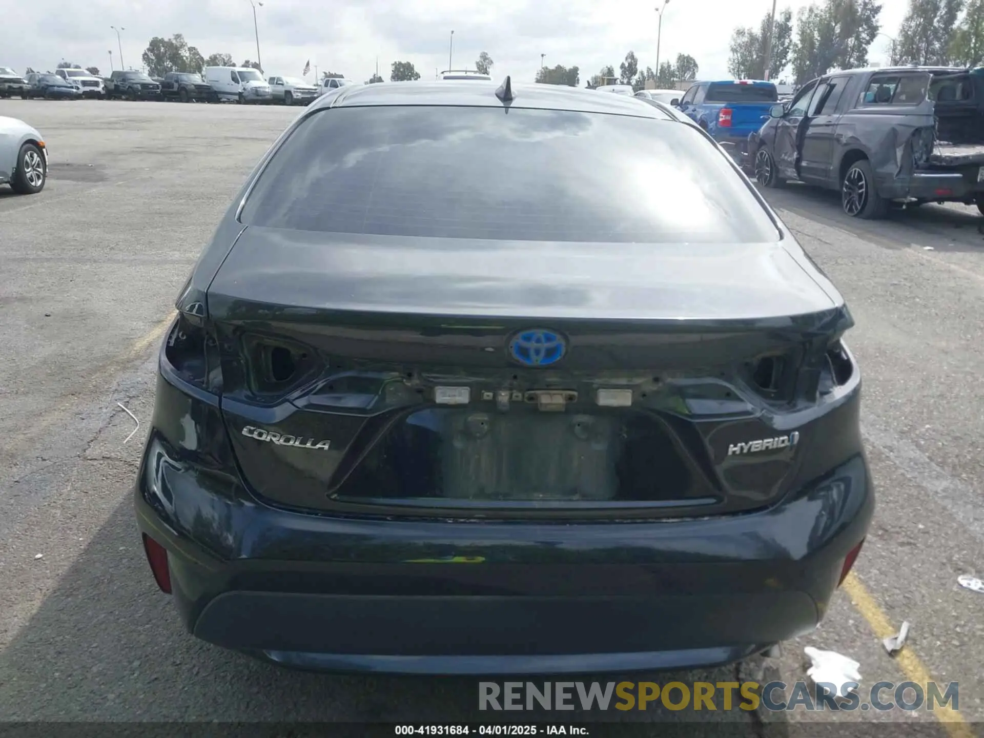17 Photograph of a damaged car JTDEBRBE5LJ015556 TOYOTA COROLLA 2020