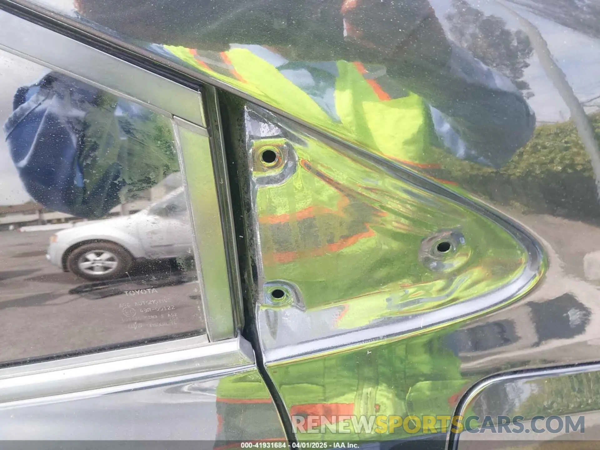 19 Photograph of a damaged car JTDEBRBE5LJ015556 TOYOTA COROLLA 2020