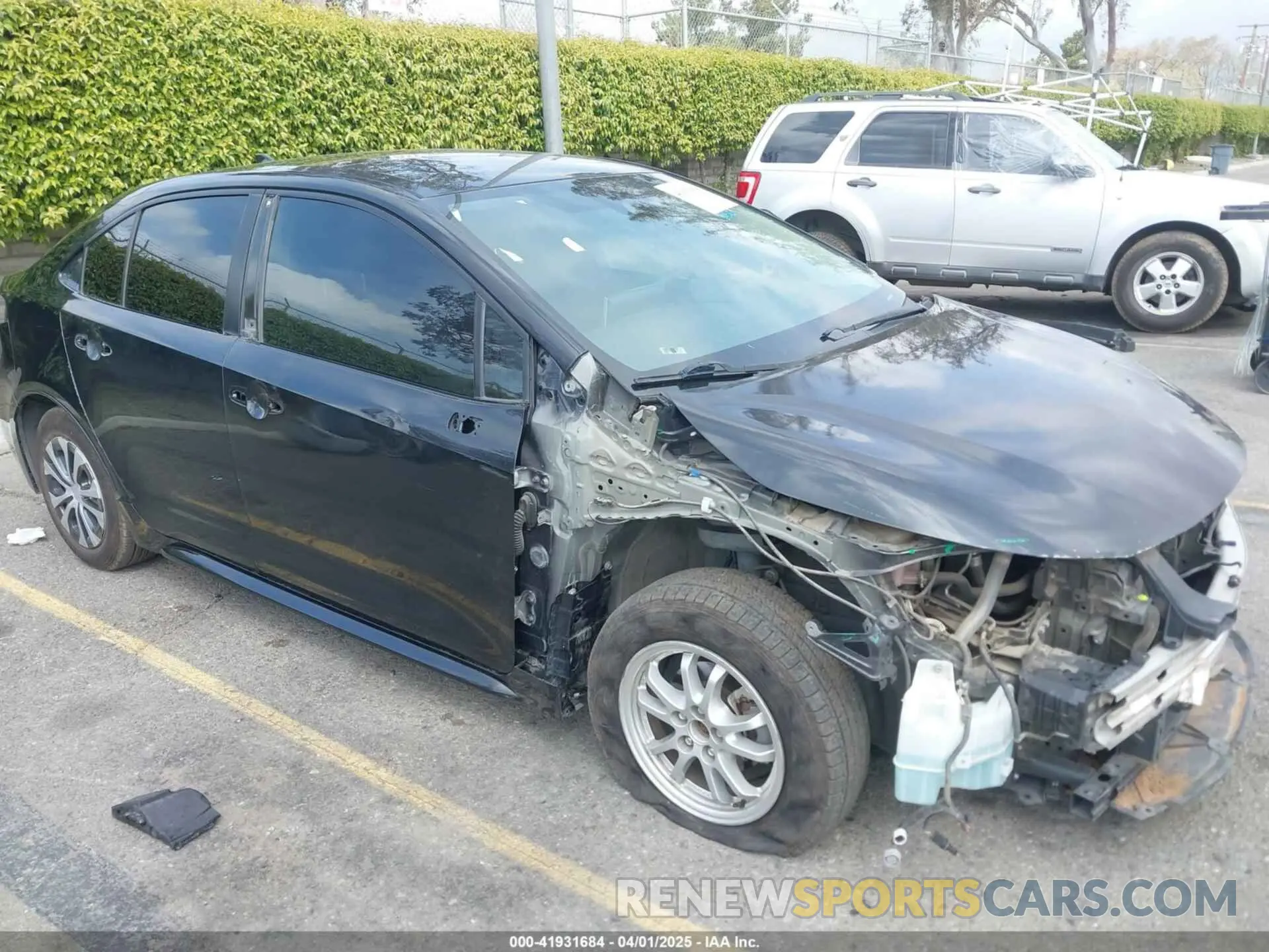 6 Photograph of a damaged car JTDEBRBE5LJ015556 TOYOTA COROLLA 2020