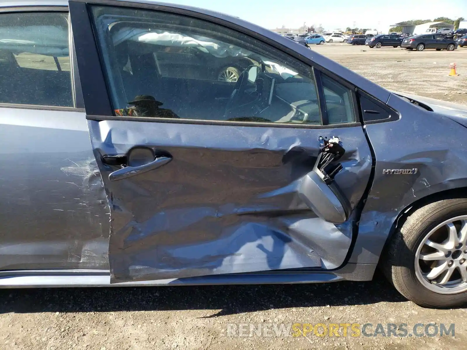 9 Photograph of a damaged car JTDEBRBE5LJ025150 TOYOTA COROLLA 2020