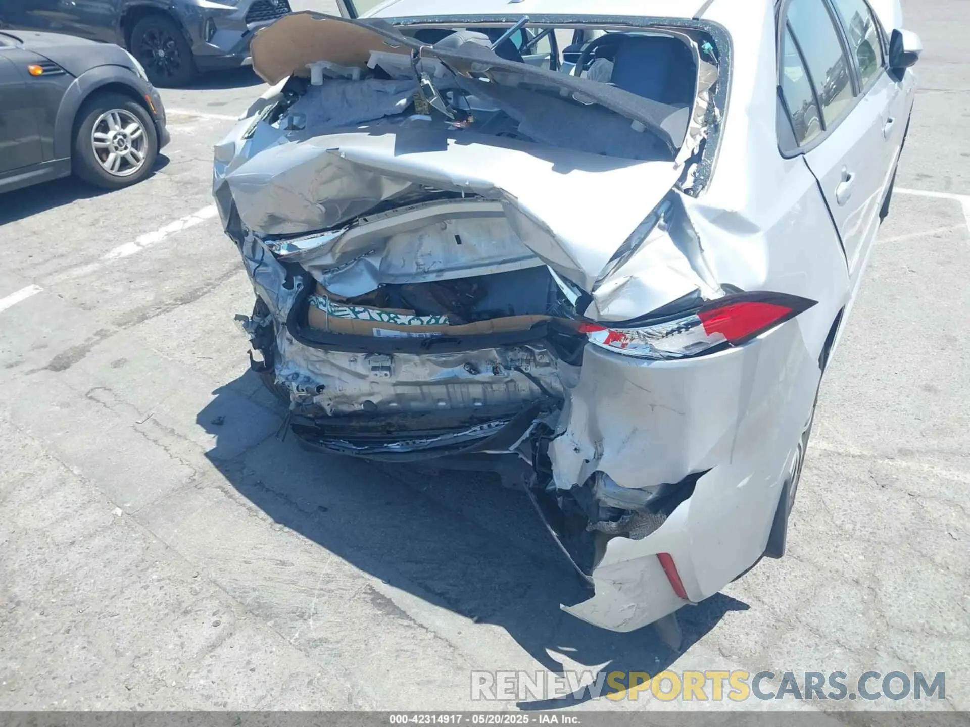 18 Photograph of a damaged car JTDEBRBE6LJ010706 TOYOTA COROLLA 2020