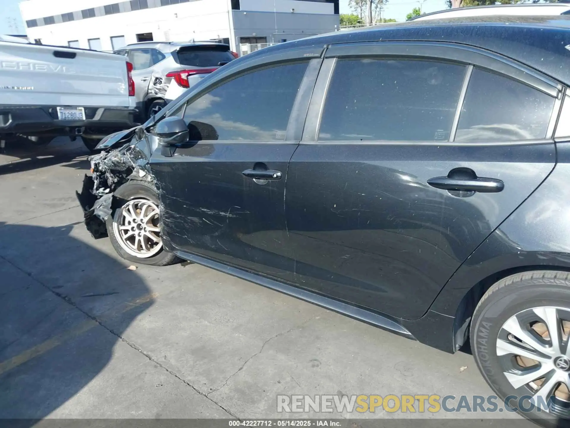 14 Photograph of a damaged car JTDEBRBE7LJ026719 TOYOTA COROLLA 2020