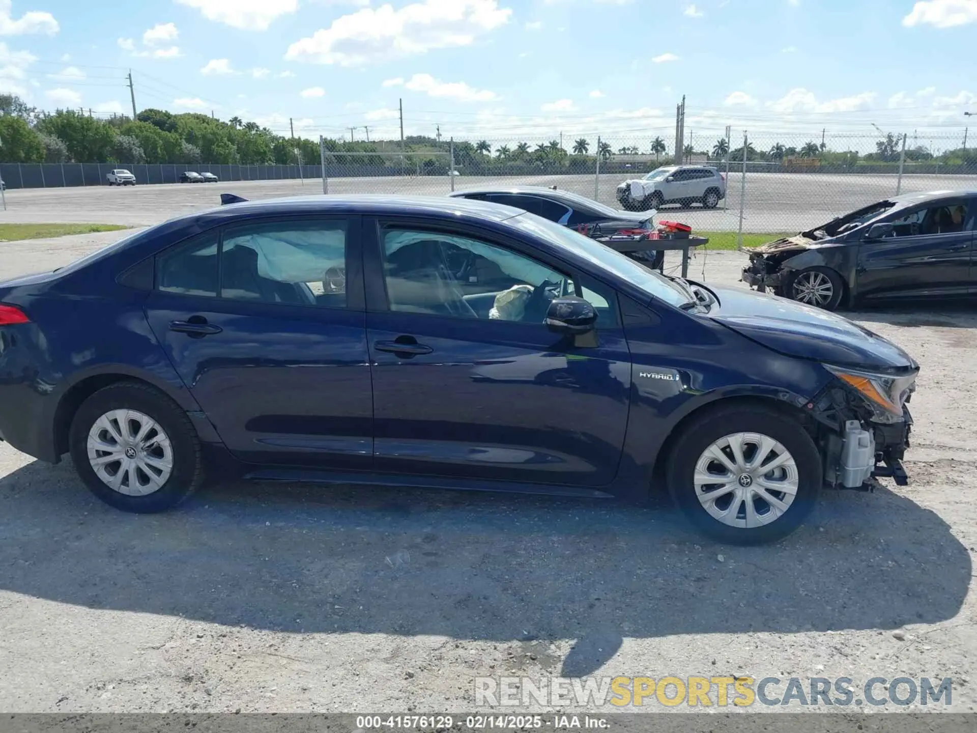 14 Photograph of a damaged car JTDEBRBE8LJ031556 TOYOTA COROLLA 2020