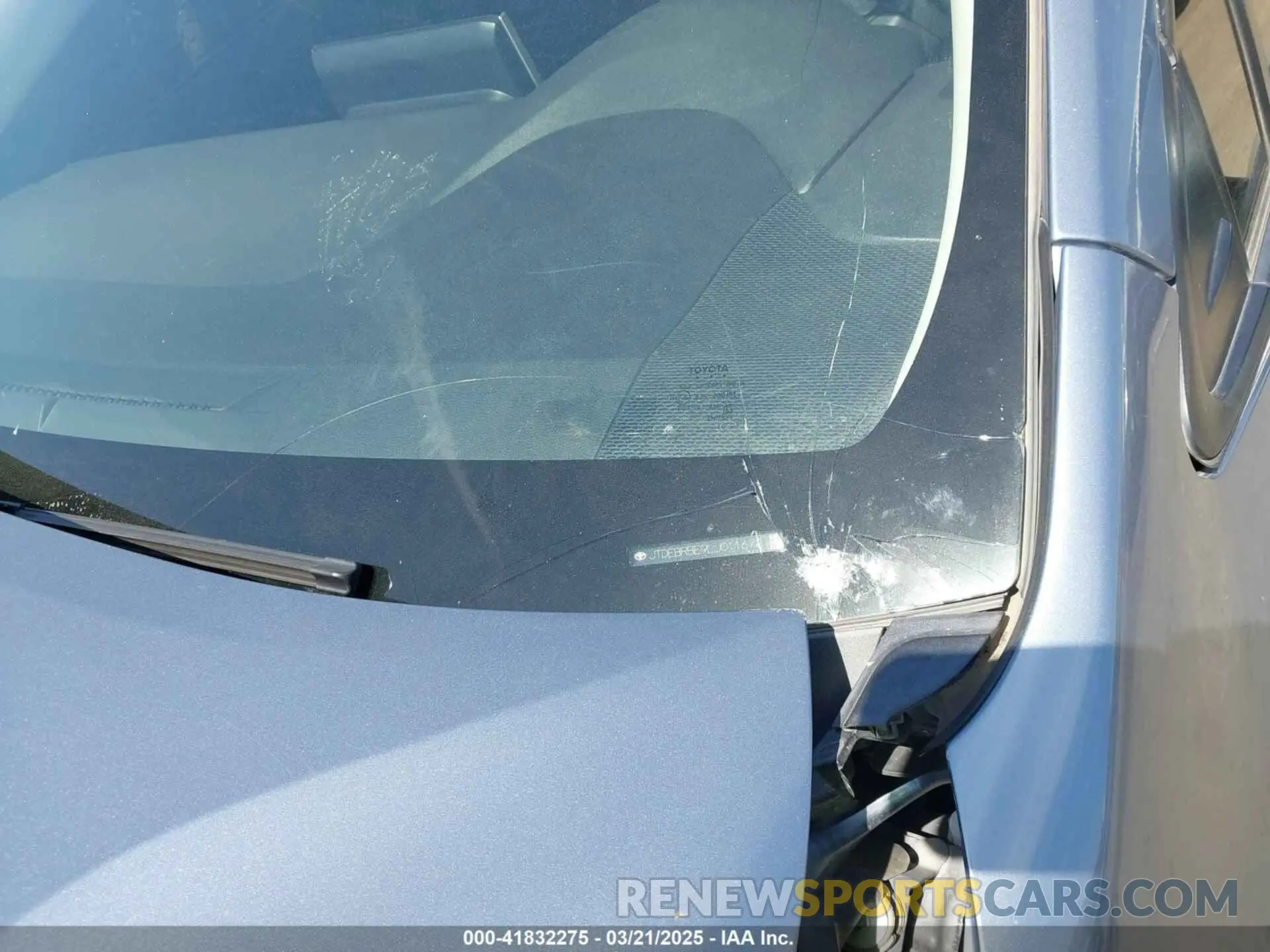 18 Photograph of a damaged car JTDEBRBE9LJ011672 TOYOTA COROLLA 2020