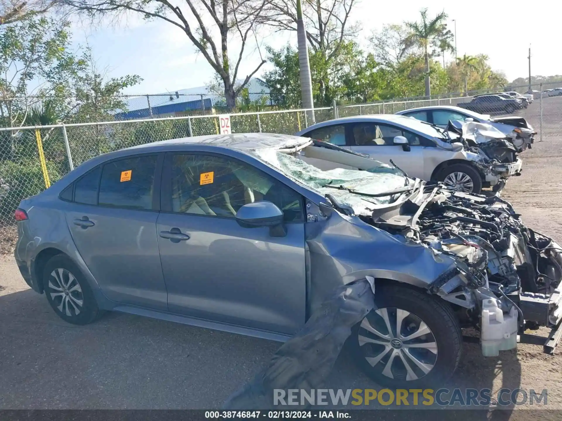 14 Photograph of a damaged car JTDEBRBE9LJ014751 TOYOTA COROLLA 2020