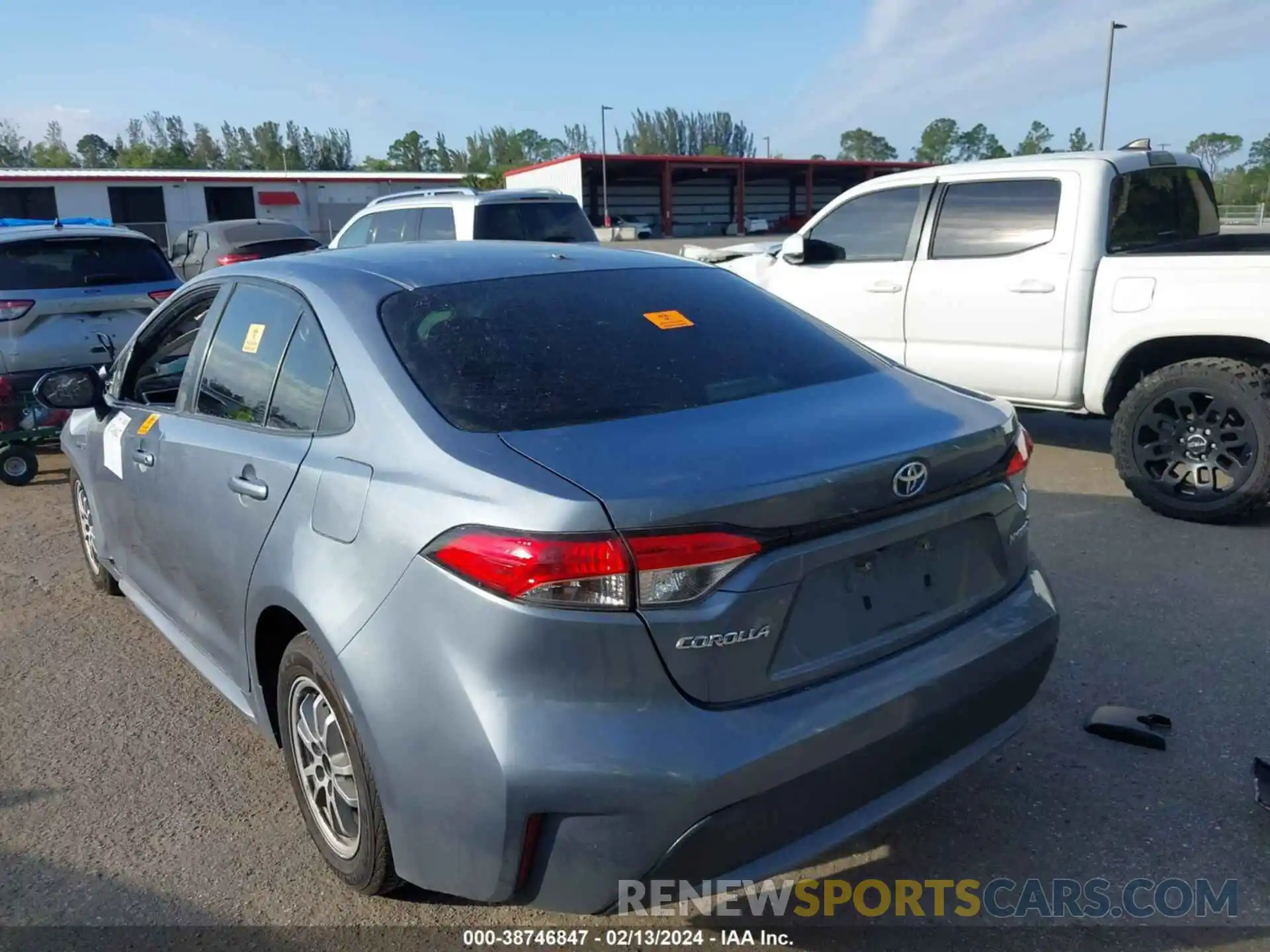 3 Photograph of a damaged car JTDEBRBE9LJ014751 TOYOTA COROLLA 2020