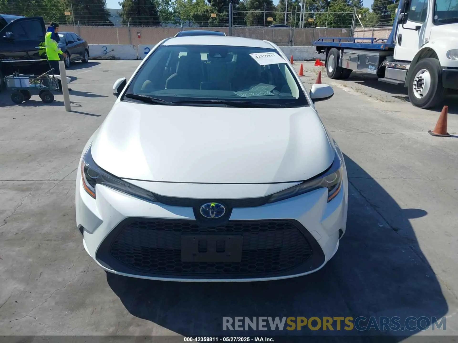 13 Photograph of a damaged car JTDEBRBE9LJ015060 TOYOTA COROLLA 2020