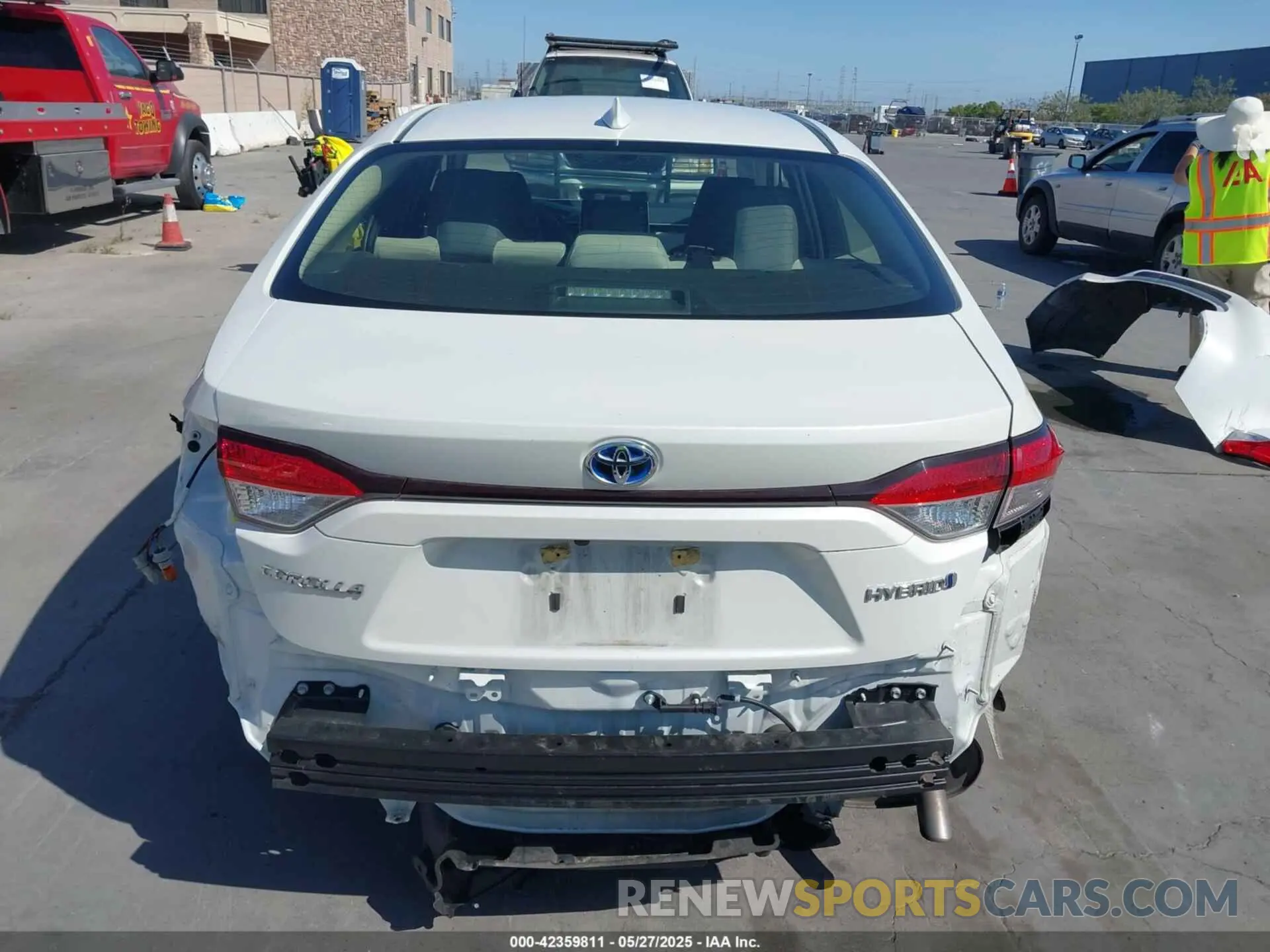 17 Photograph of a damaged car JTDEBRBE9LJ015060 TOYOTA COROLLA 2020