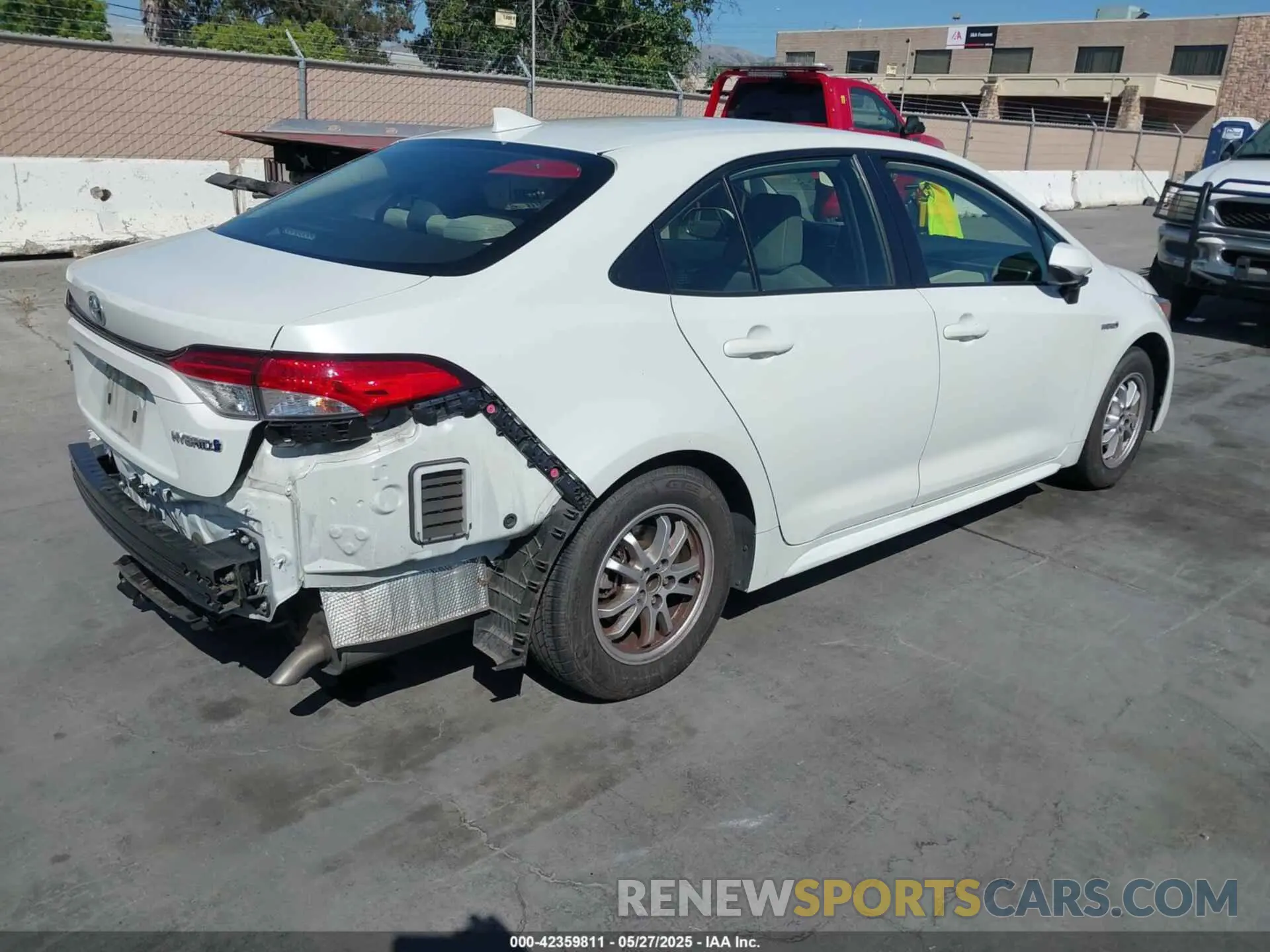 4 Photograph of a damaged car JTDEBRBE9LJ015060 TOYOTA COROLLA 2020