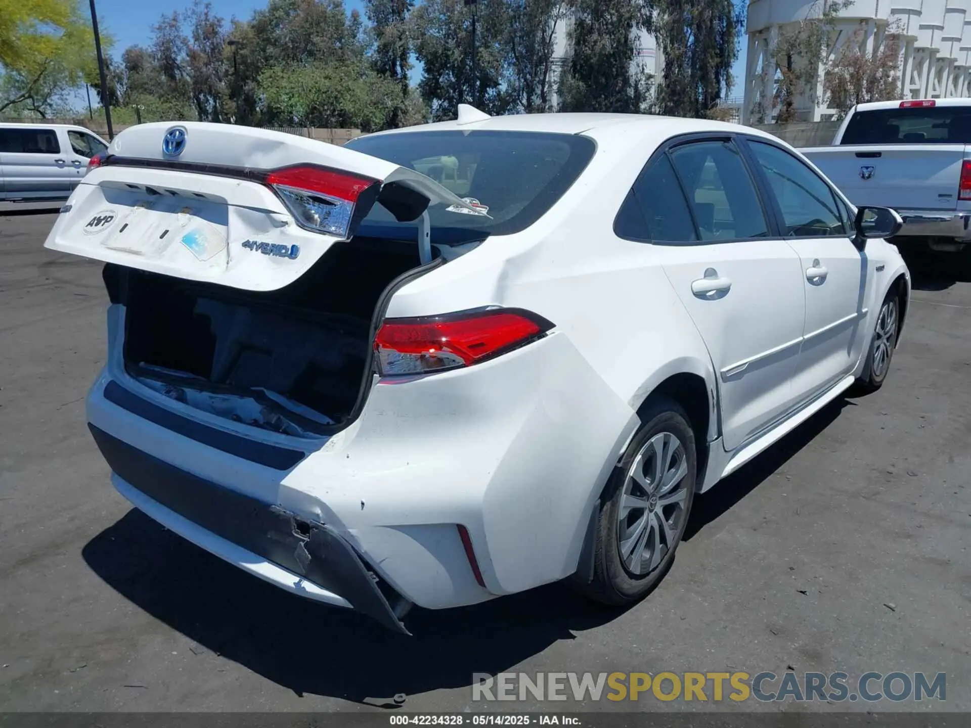 4 Photograph of a damaged car JTDEBRBE9LJ018265 TOYOTA COROLLA 2020