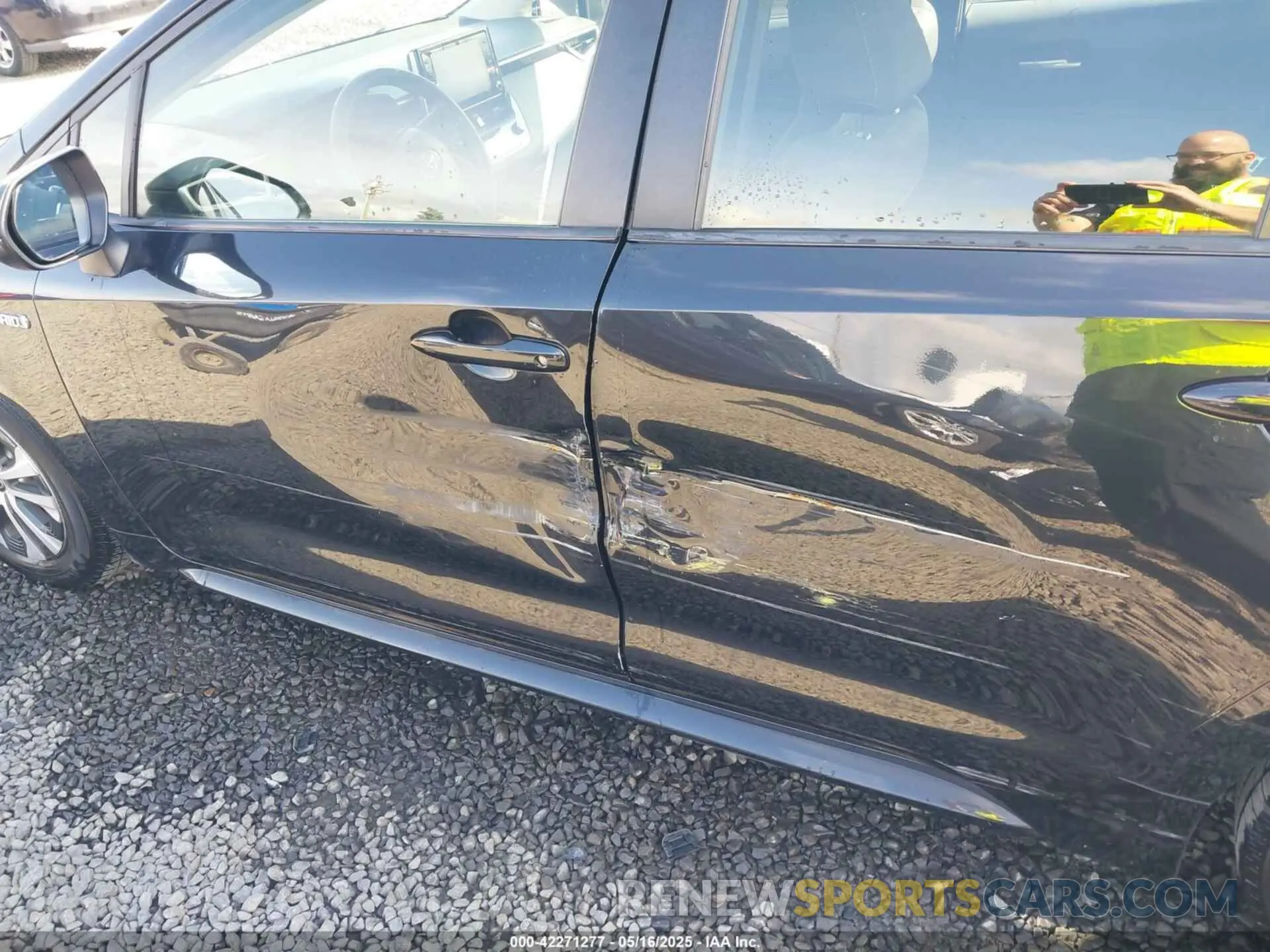 19 Photograph of a damaged car JTDEBRBE9LJ028245 TOYOTA COROLLA 2020