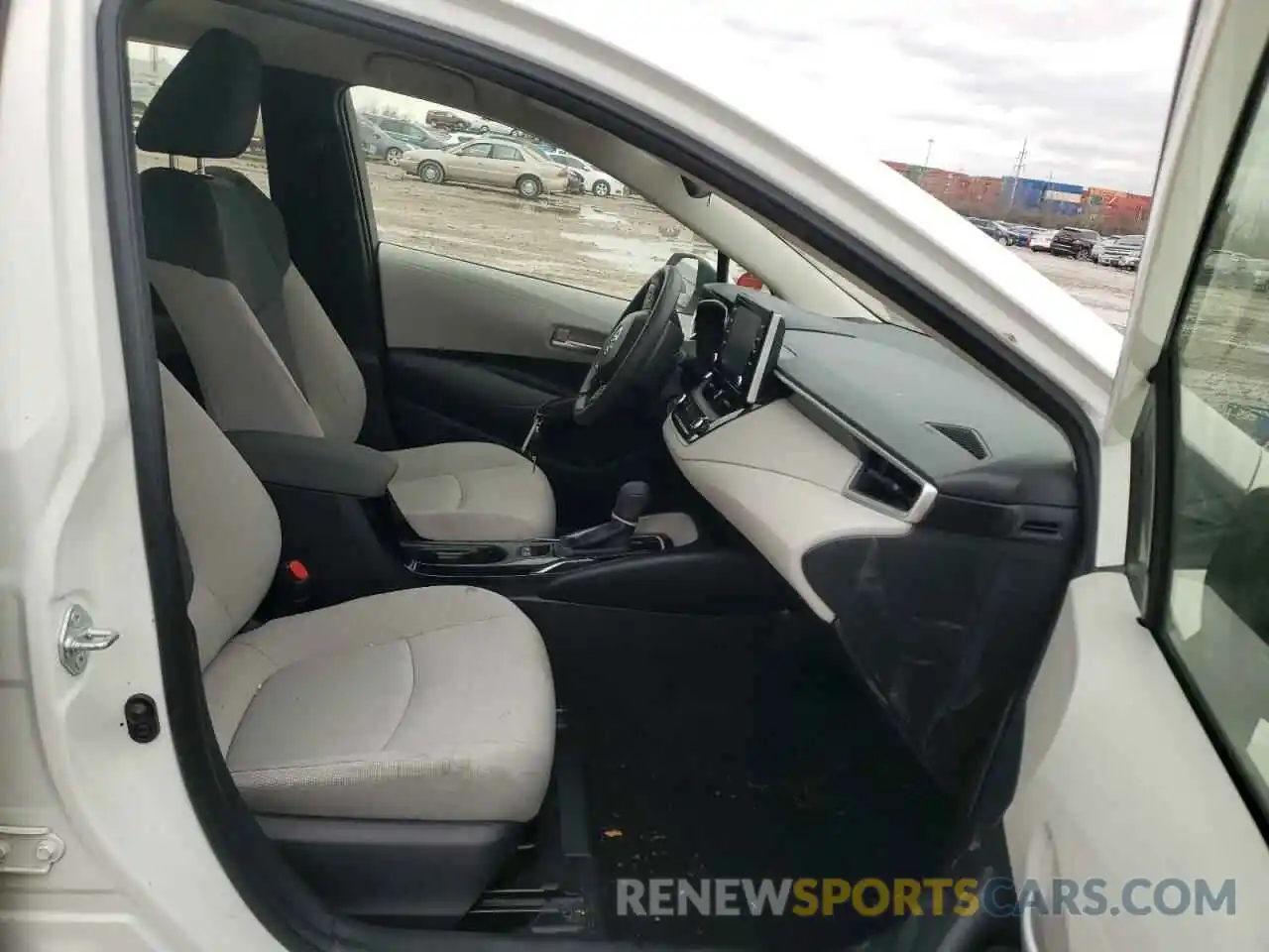 5 Photograph of a damaged car JTDEPRAE0LJ016679 TOYOTA COROLLA 2020