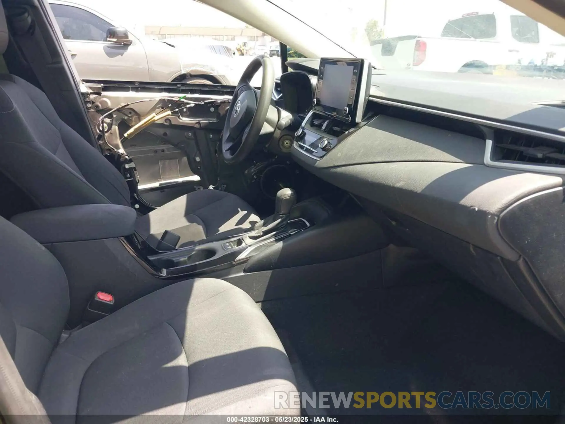 5 Photograph of a damaged car JTDEPRAE0LJ045664 TOYOTA COROLLA 2020