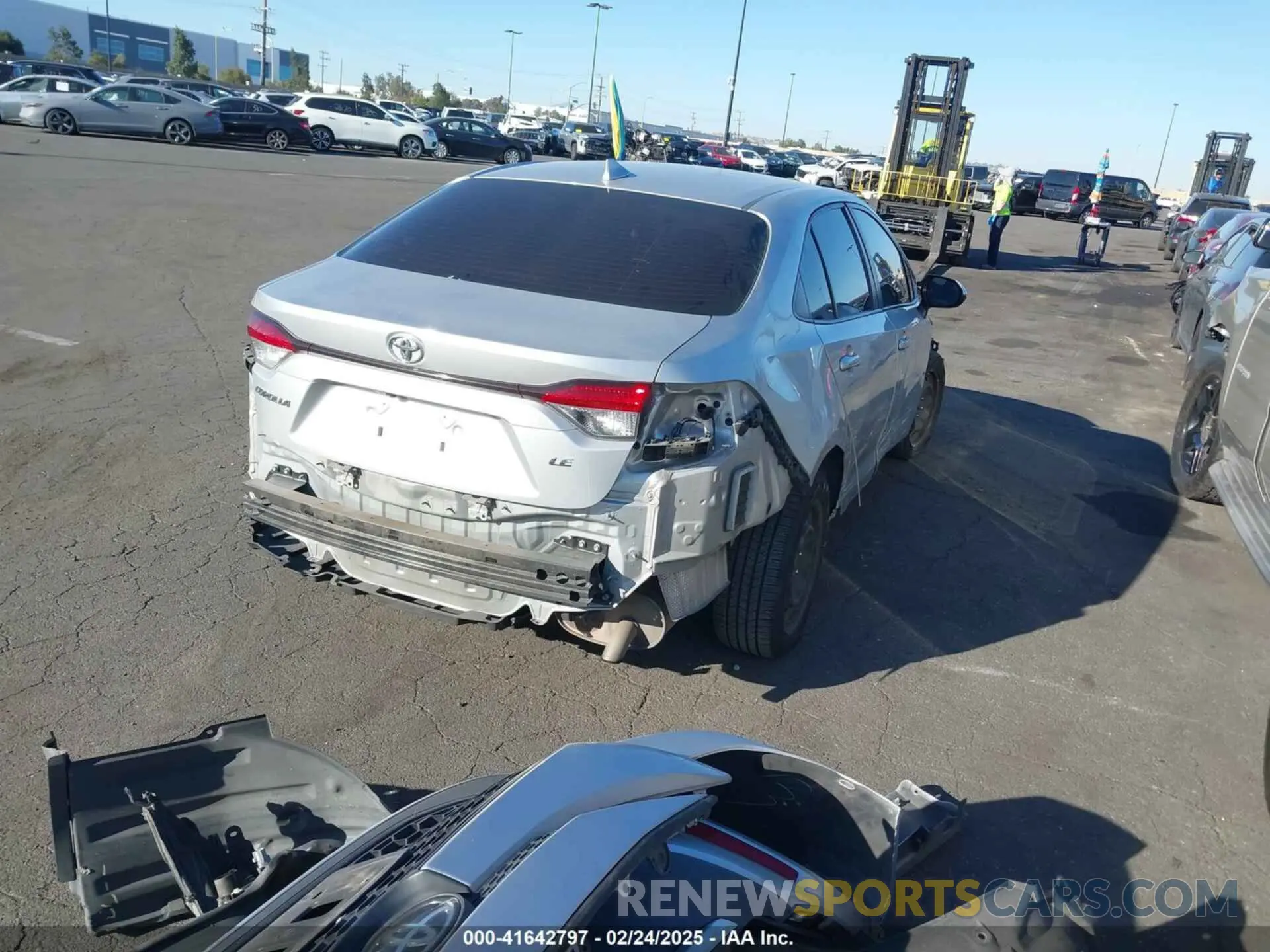4 Photograph of a damaged car JTDEPRAE0LJ076042 TOYOTA COROLLA 2020