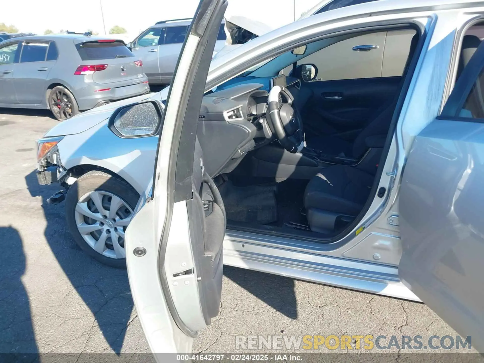 5 Photograph of a damaged car JTDEPRAE0LJ076042 TOYOTA COROLLA 2020