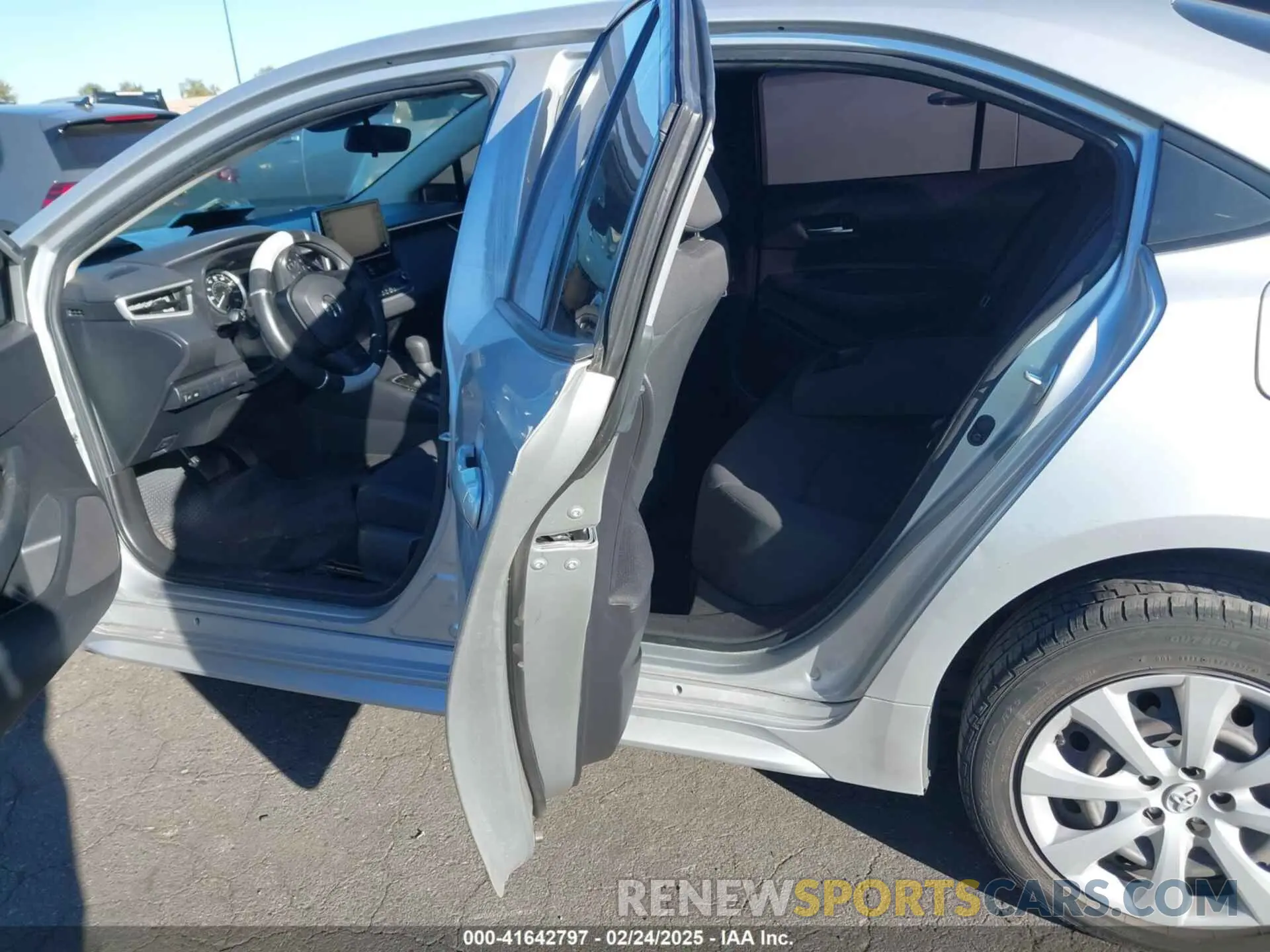 8 Photograph of a damaged car JTDEPRAE0LJ076042 TOYOTA COROLLA 2020