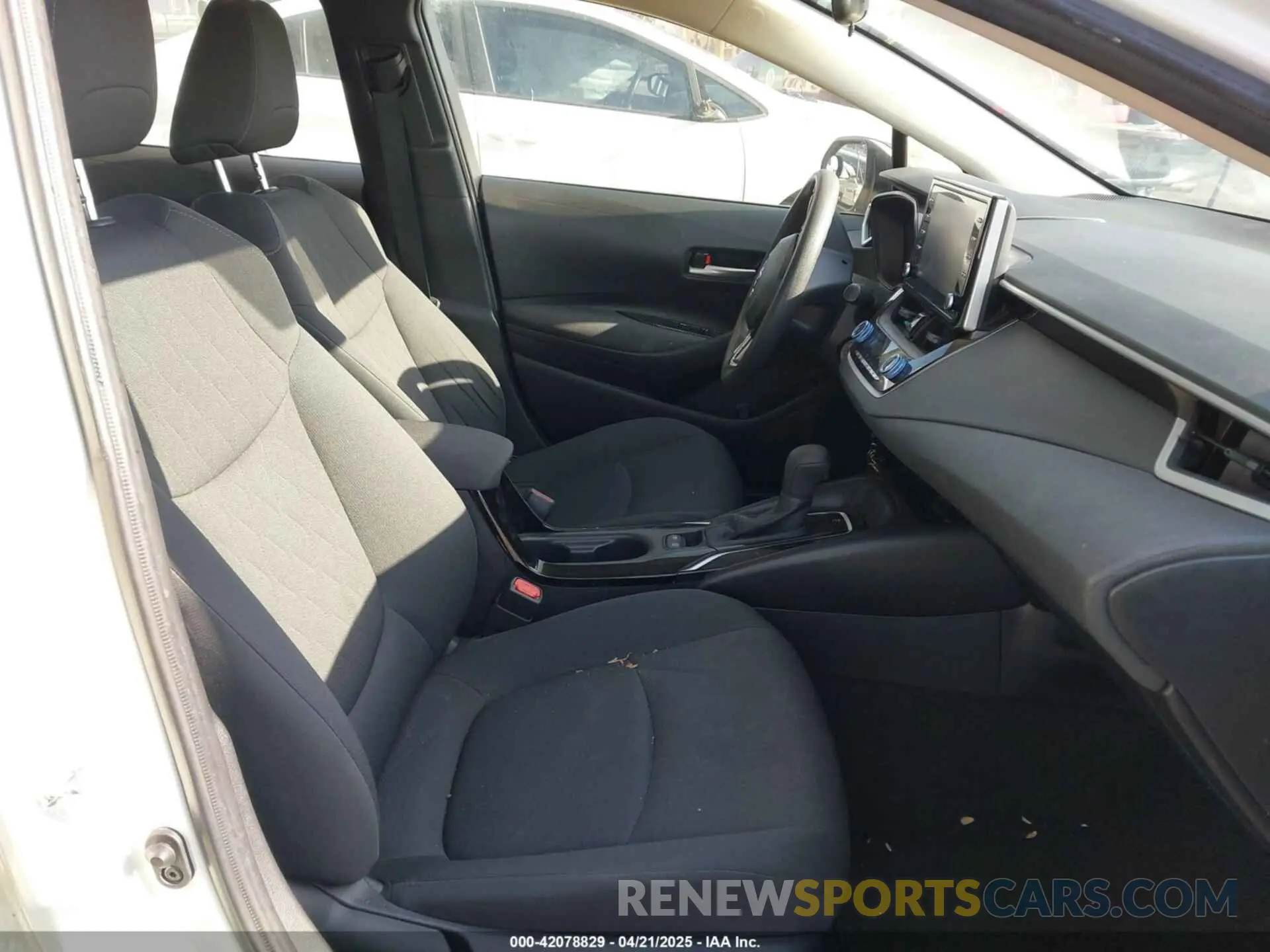 5 Photograph of a damaged car JTDEPRAE0LJ091639 TOYOTA COROLLA 2020